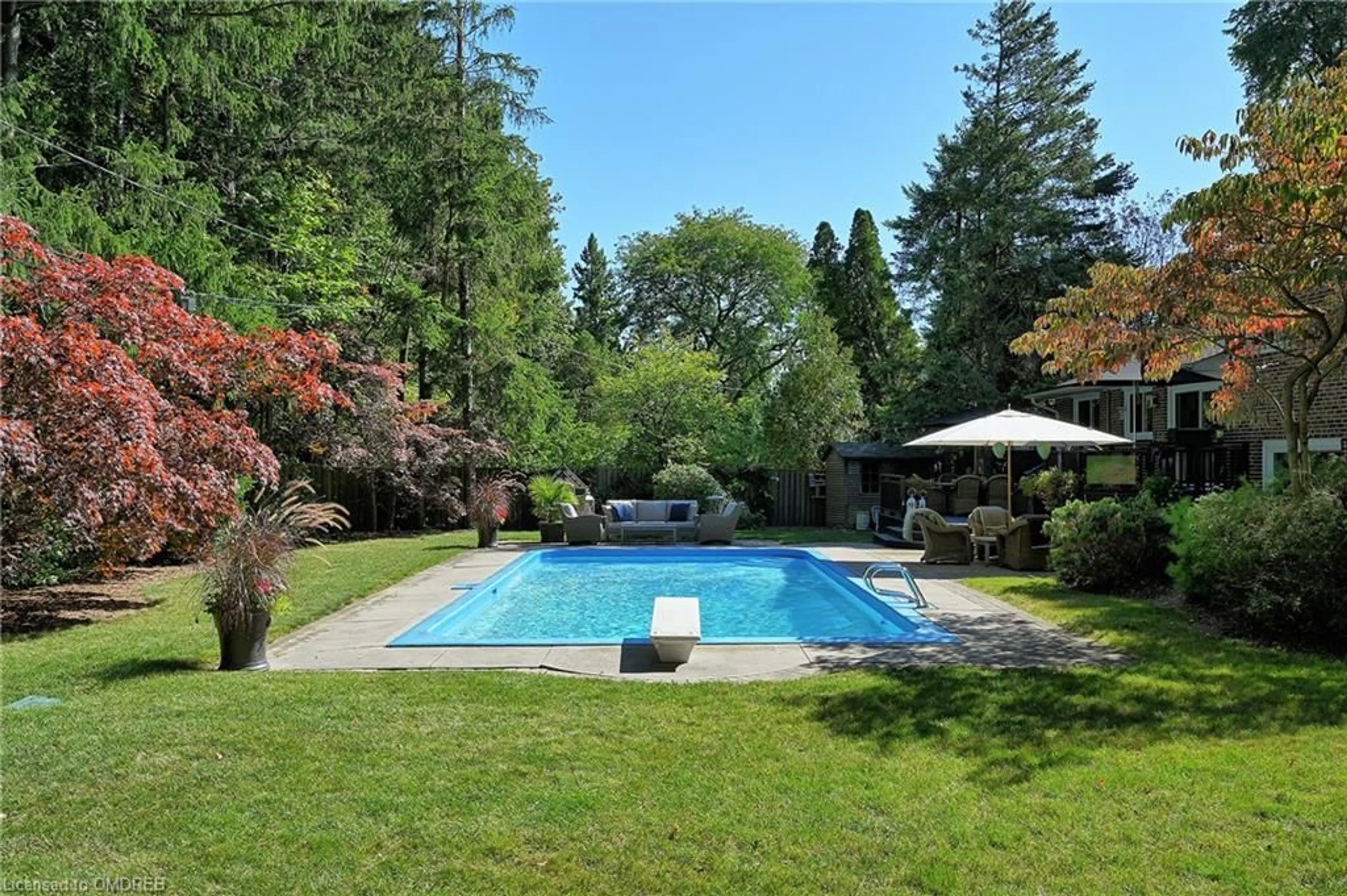 Indoor or outdoor pool for 153 Wolfdale Ave, Oakville Ontario L6L 4R9