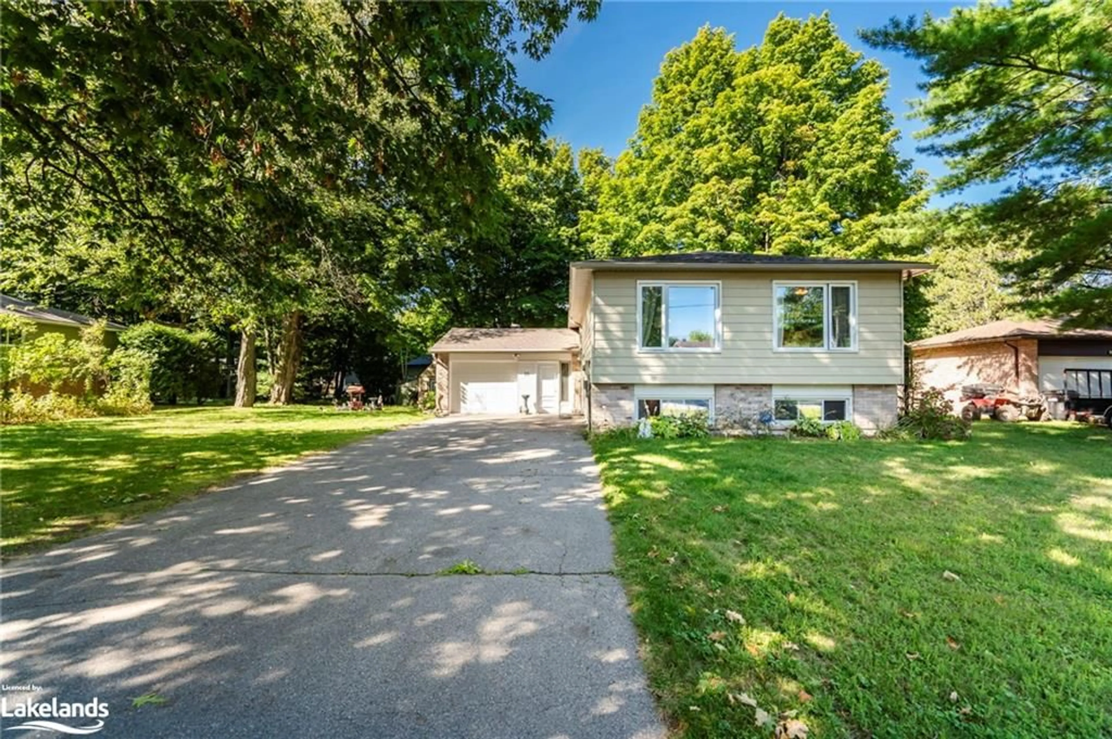 Frontside or backside of a home, the street view for 35 Dorcas Ave, Wyevale Ontario L0L 2T0