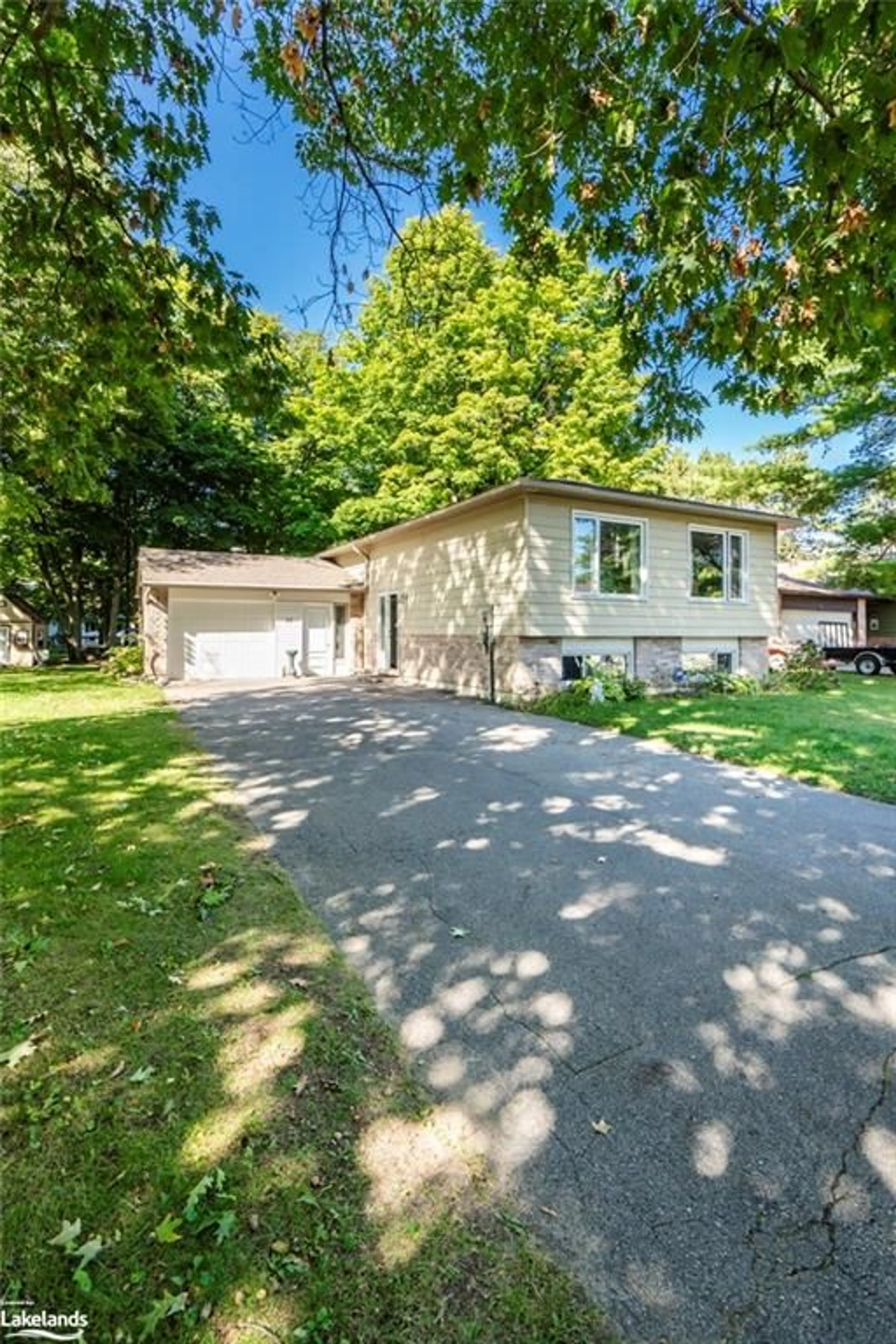 Frontside or backside of a home, cottage for 35 Dorcas Ave, Wyevale Ontario L0L 2T0