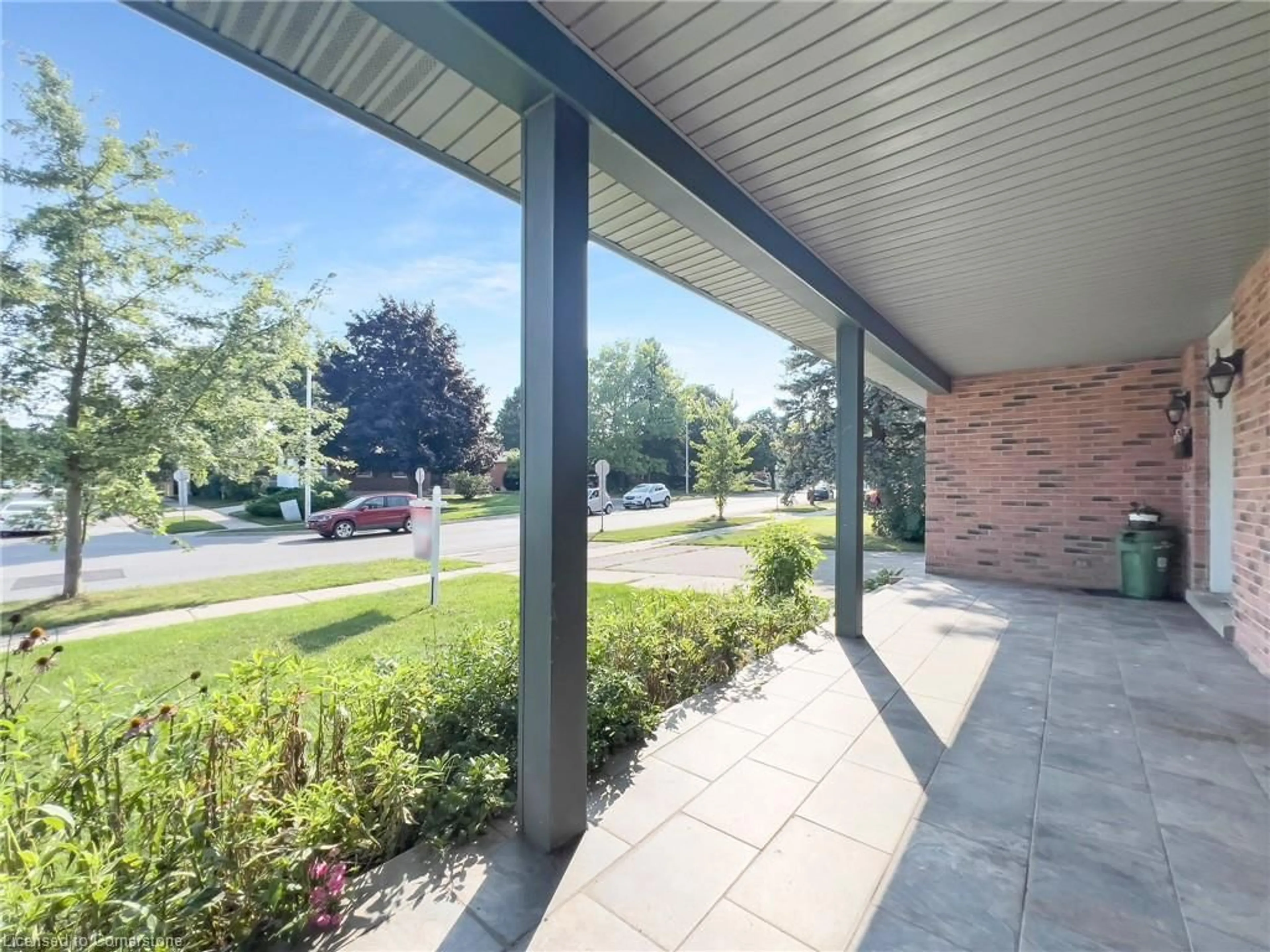 Patio, the street view for 802 Viscount Rd, London Ontario N6J 4A2