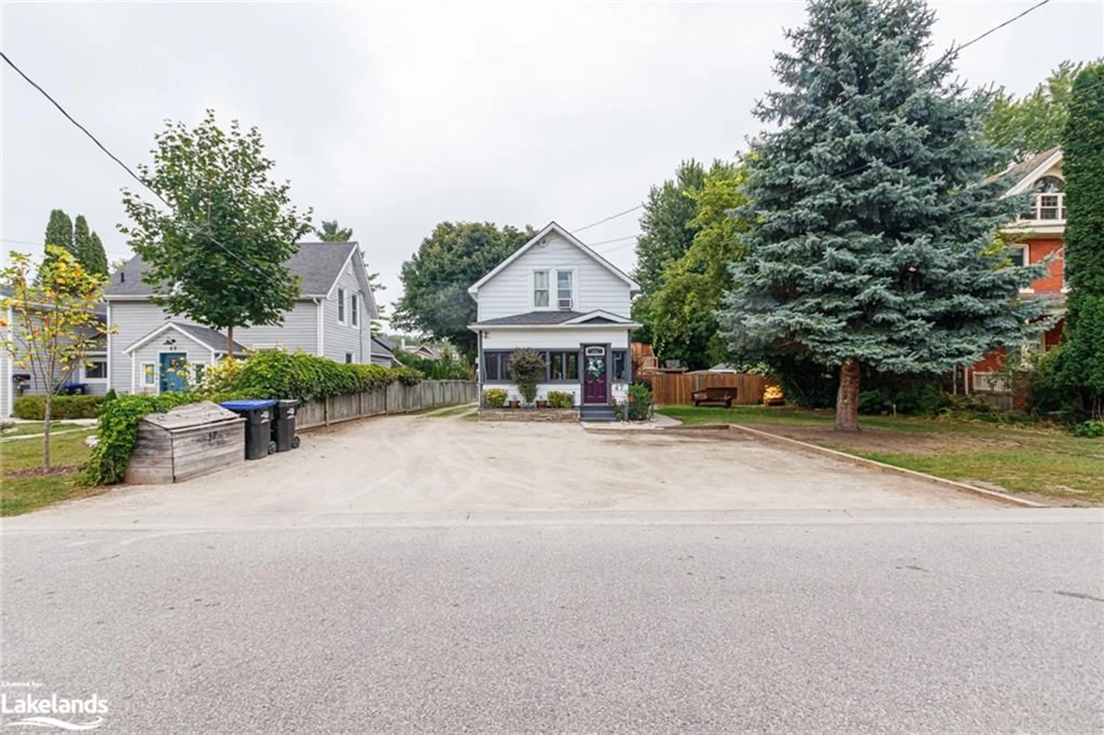 A pic from exterior of the house or condo, the street view for 47 Market St, Collingwood Ontario L9Y 3M5