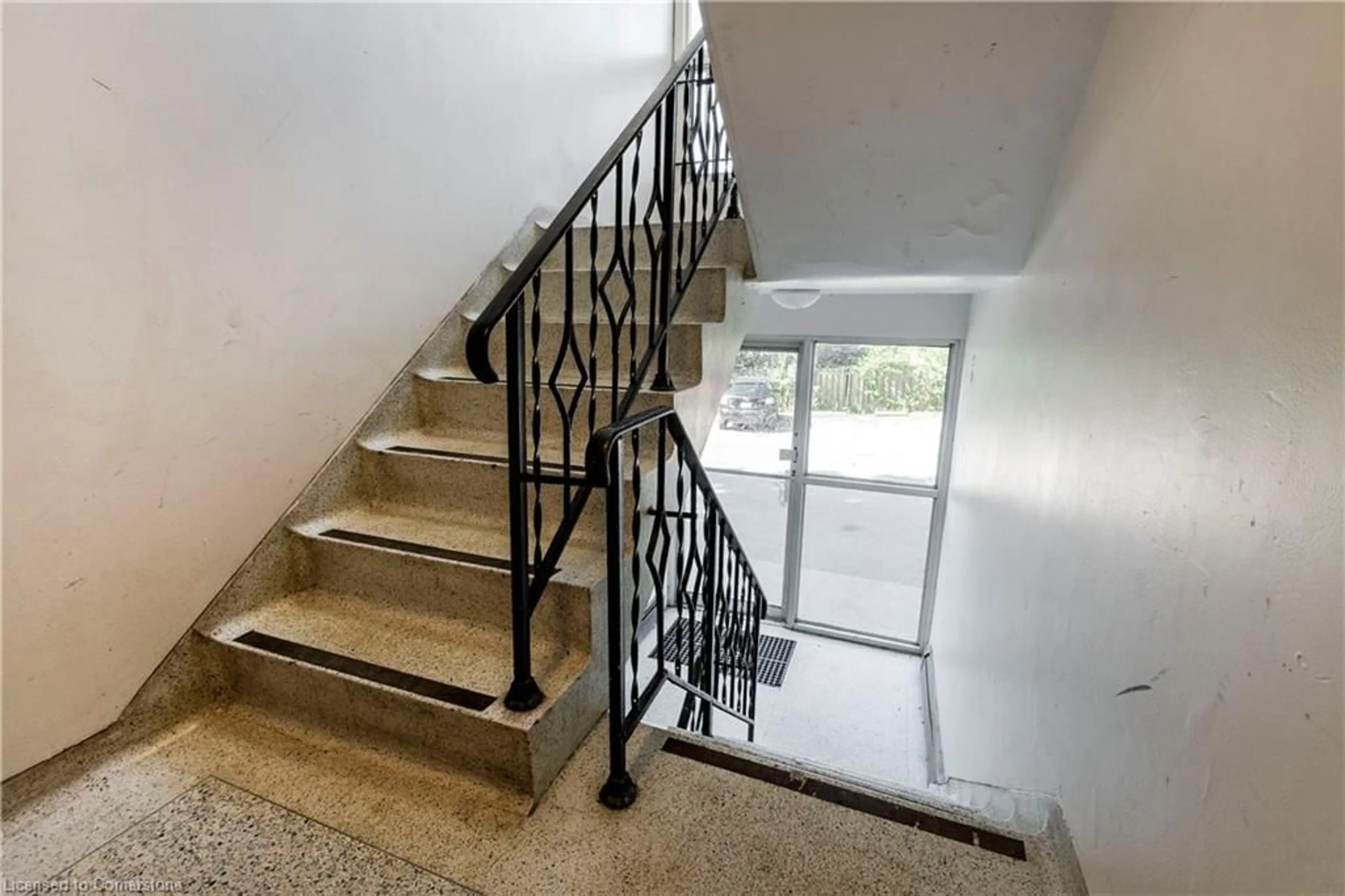 Indoor foyer, cement floor for 199 Ahrens St, Kitchener Ontario N2H 4E1