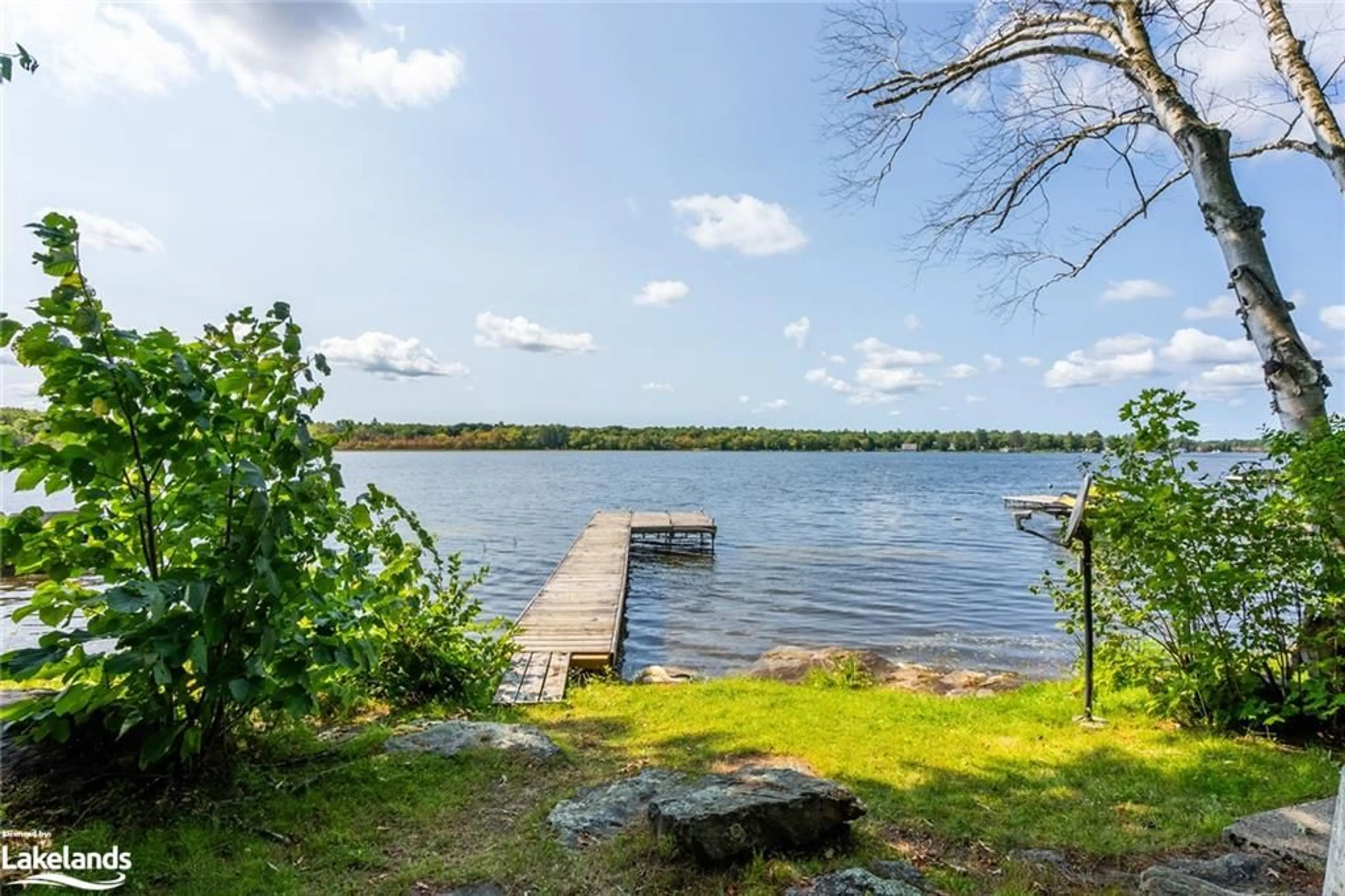 Patio, lake for 1658 Peninsula Point Rd, Severn Twp Ontario P0E 1N0