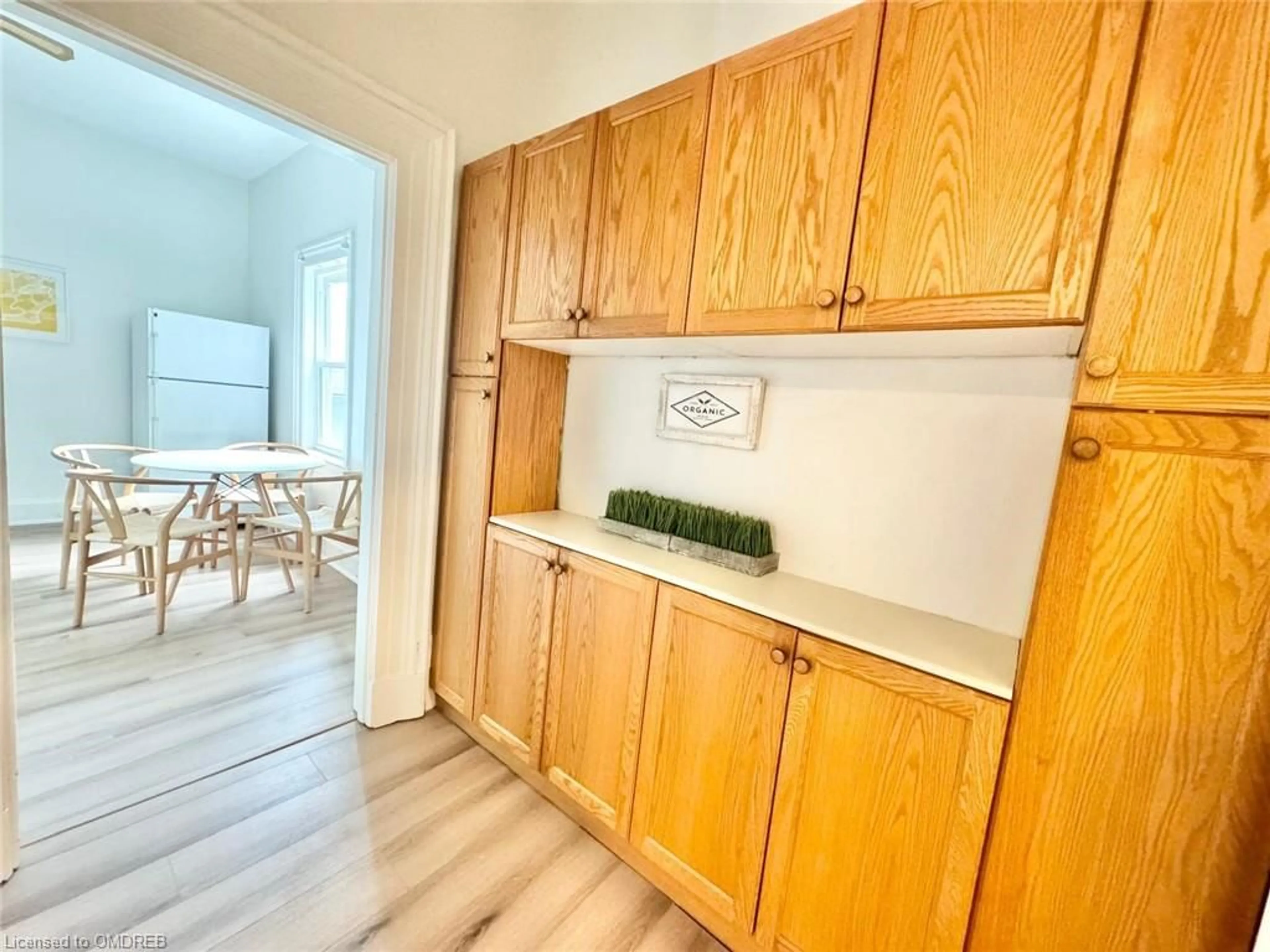 Standard kitchen, wood floors for 216 Hatt St, Dundas Ontario L9H 2G8