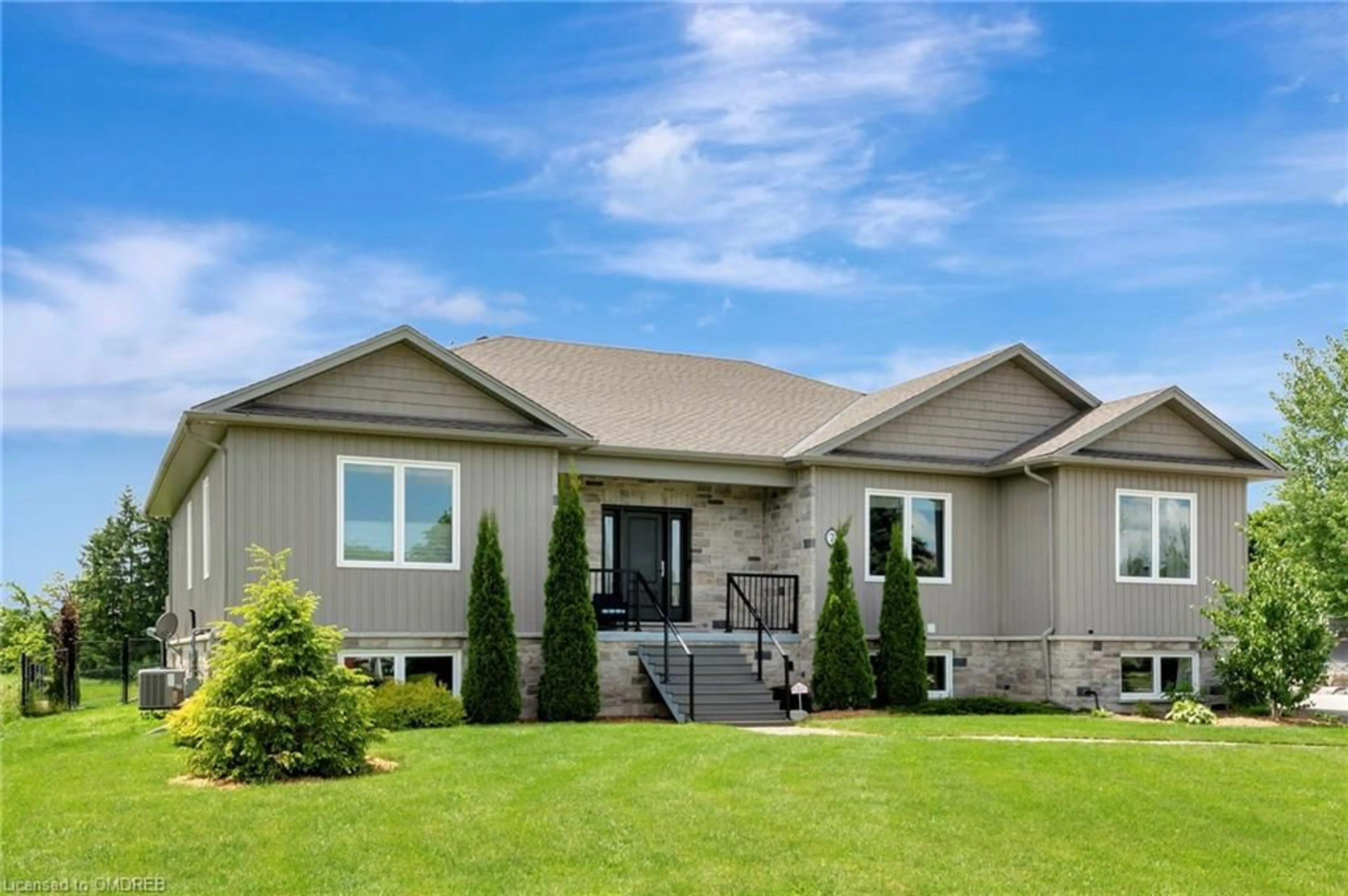 Frontside or backside of a home for 7 Gavin Dr, Freelton Ontario L8B 0Z2