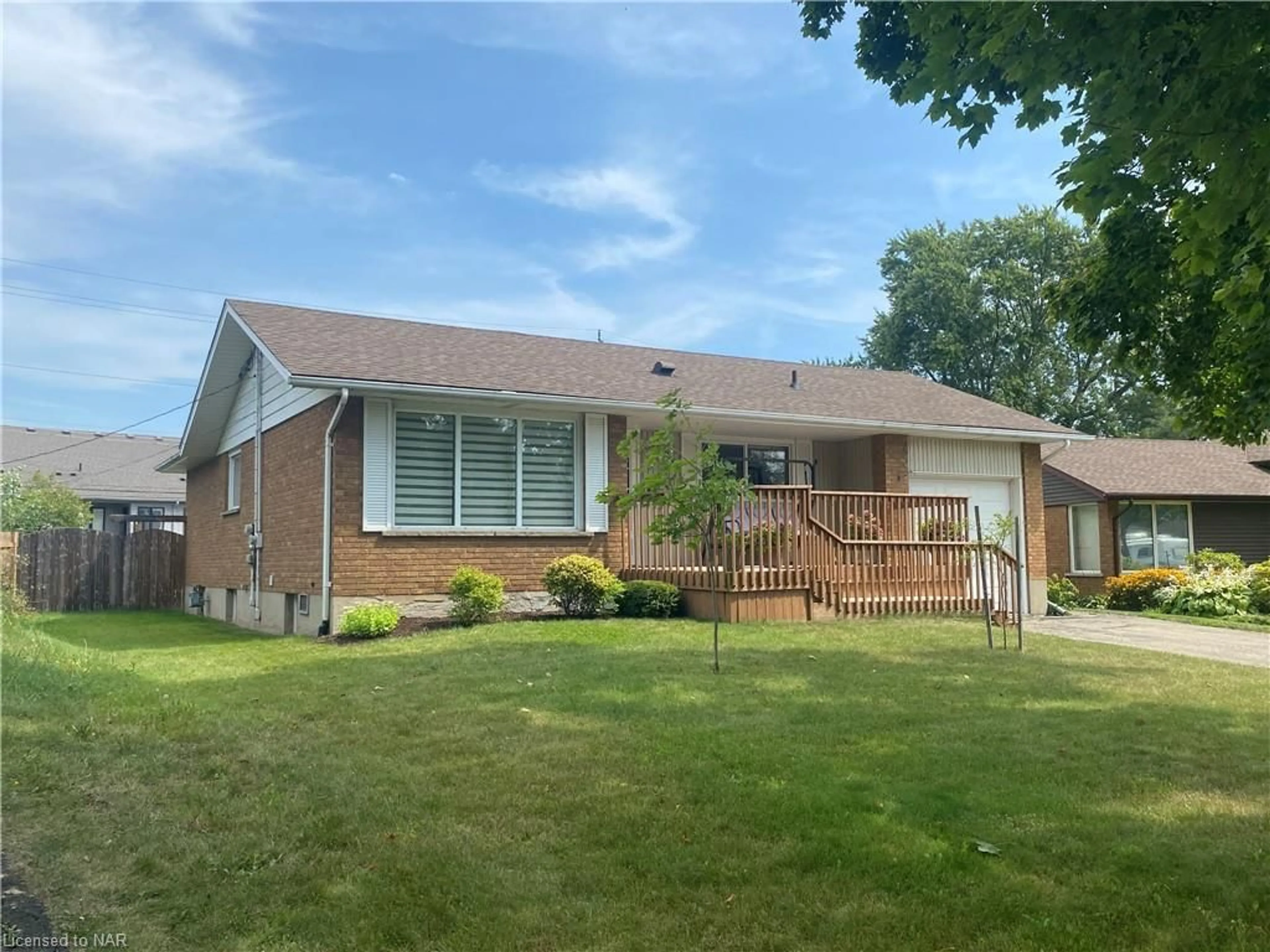 Frontside or backside of a home for 22 Westdale Dr, Welland Ontario L3C 2S2