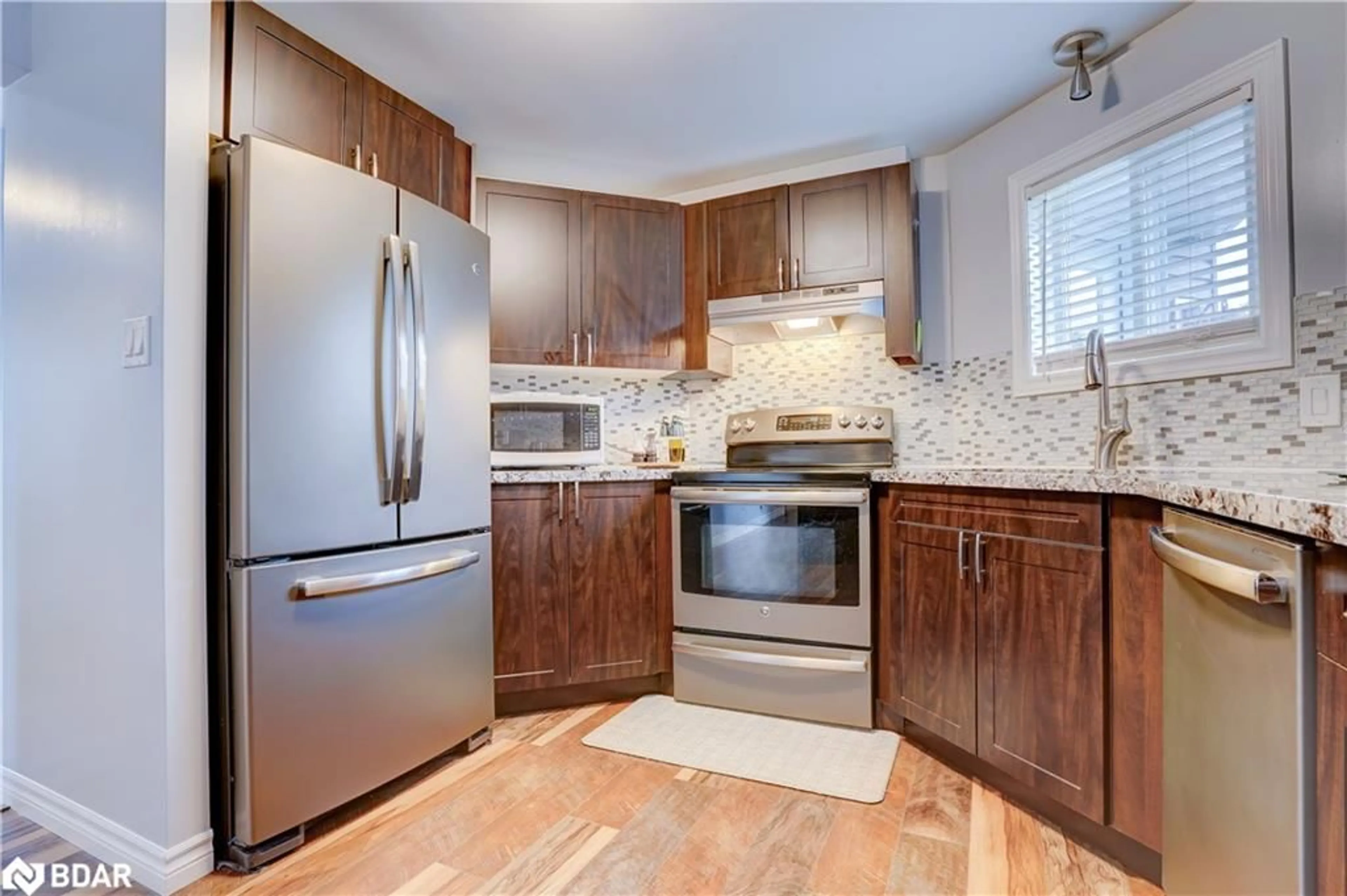 Standard kitchen, wood floors, cottage for 447 13 Line, Oro-Medonte Ontario L0L 1T0