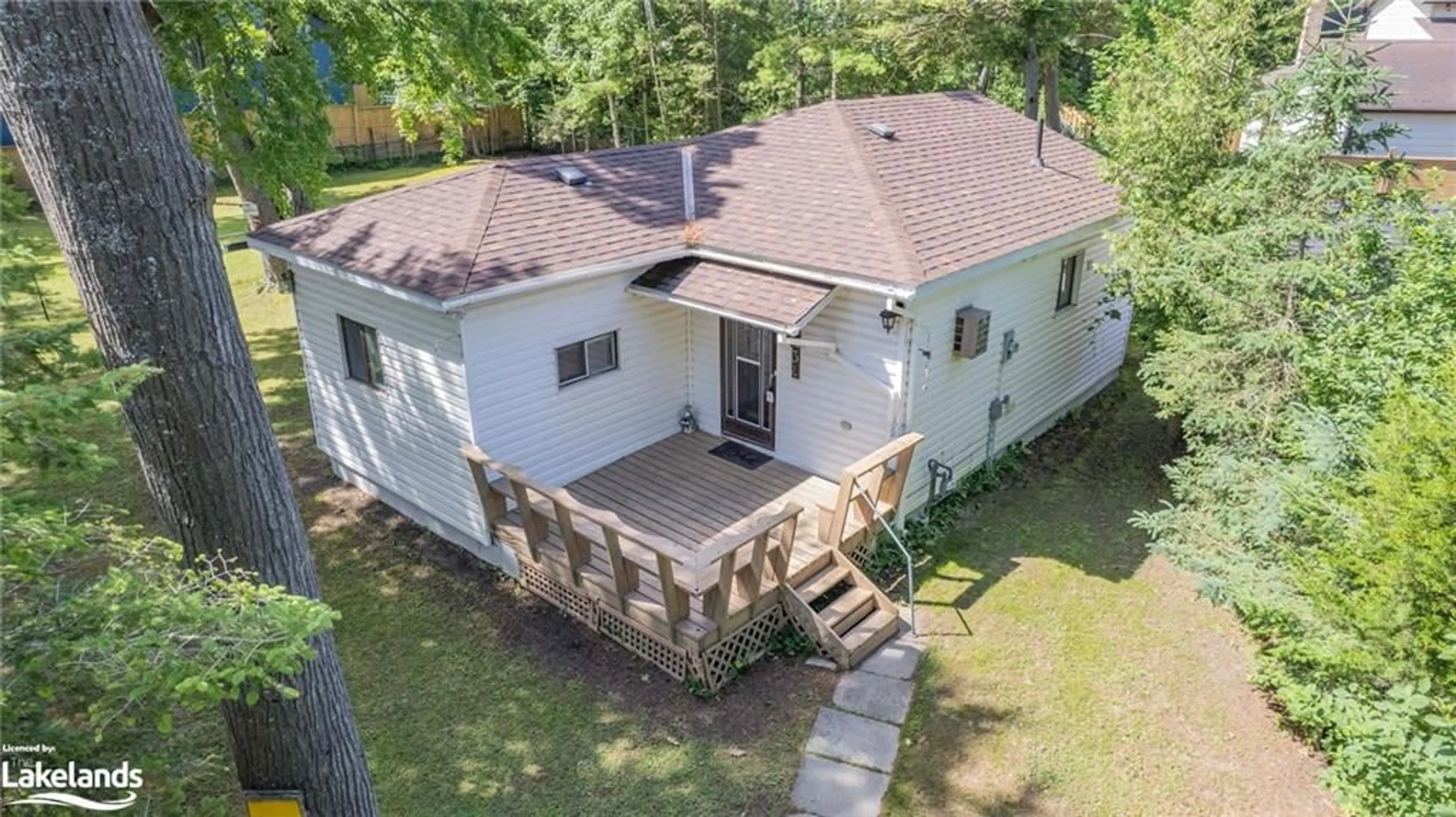 Frontside or backside of a home, cottage for 34 Nancy St, Wasaga Beach Ontario L9Z 2K5