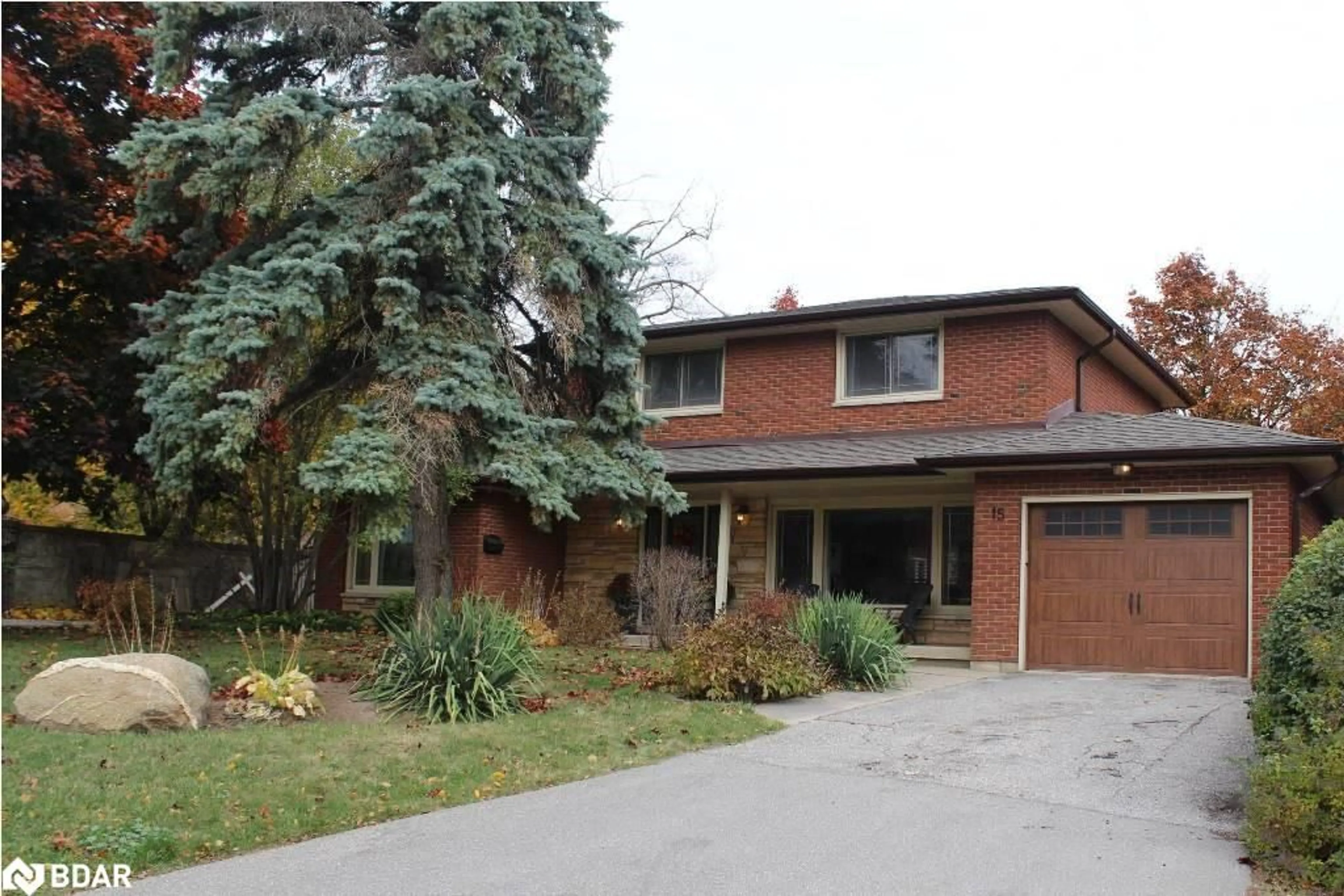 Home with brick exterior material for 15 Rodney St, Barrie Ontario L4M 4B5