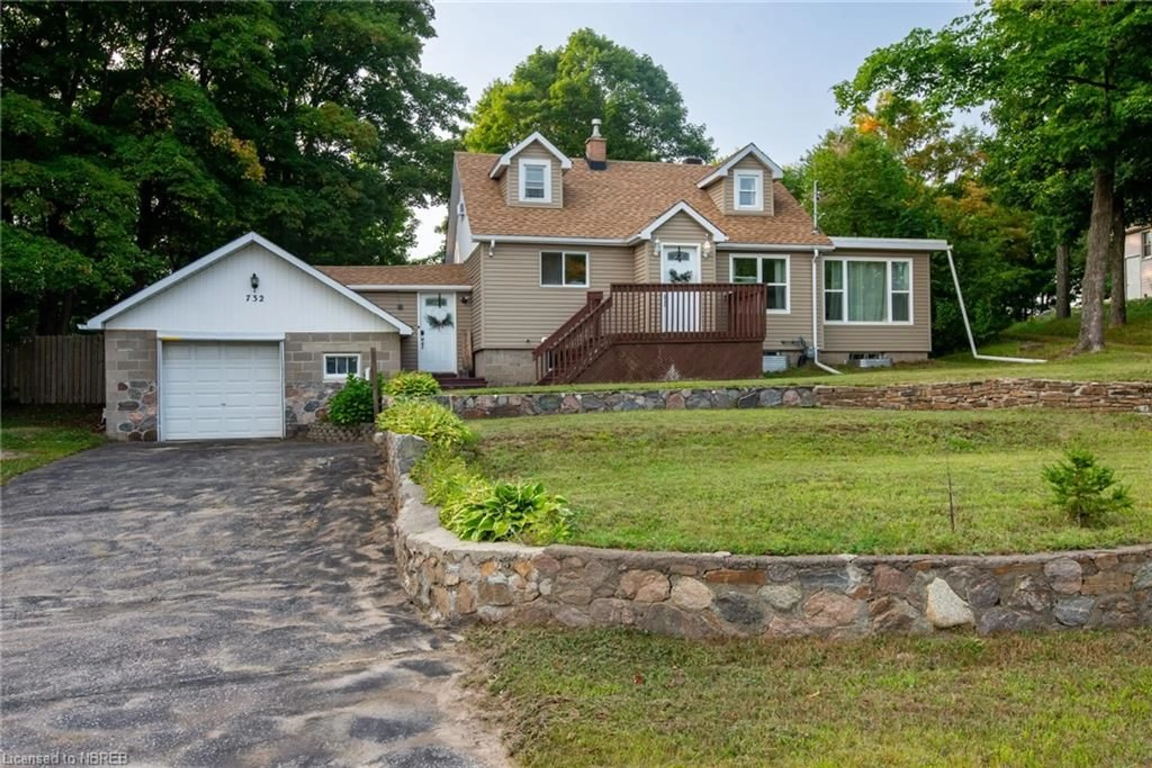 Frontside or backside of a home, cottage for 732 Airport Rd, North Bay Ontario P1C 1A2