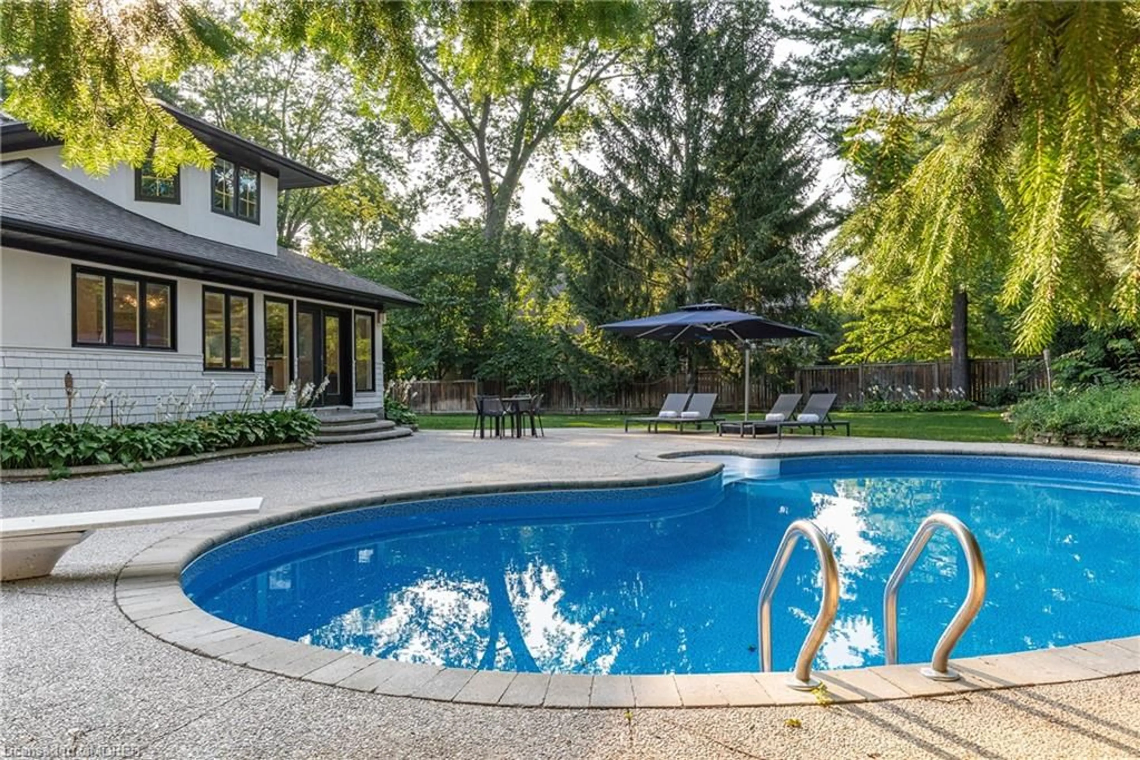 Indoor or outdoor pool for 1247 Cumnock Cres, Oakville Ontario L6J 2N6