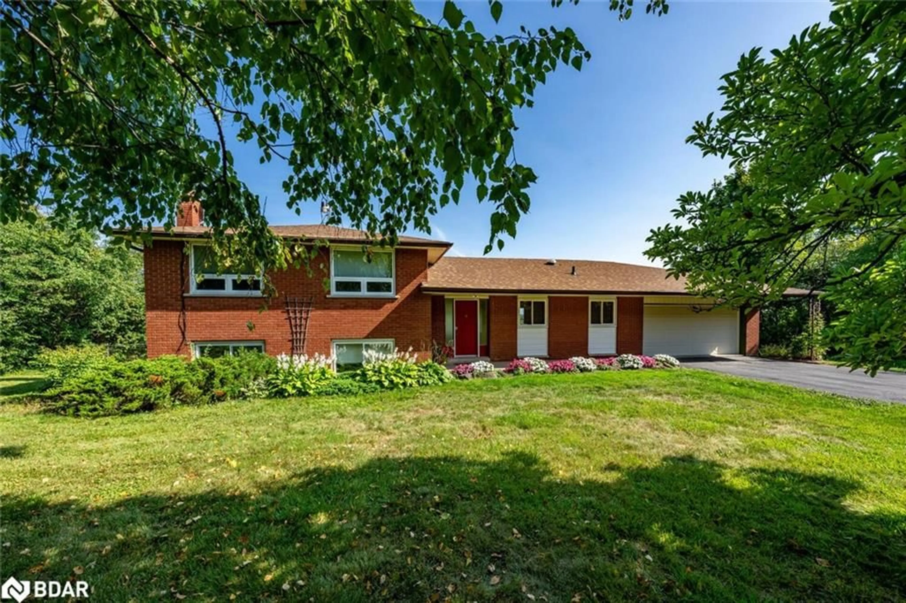 Home with brick exterior material for 13074 Fallbrook Trail, Halton Hills Ontario L7G 4S8