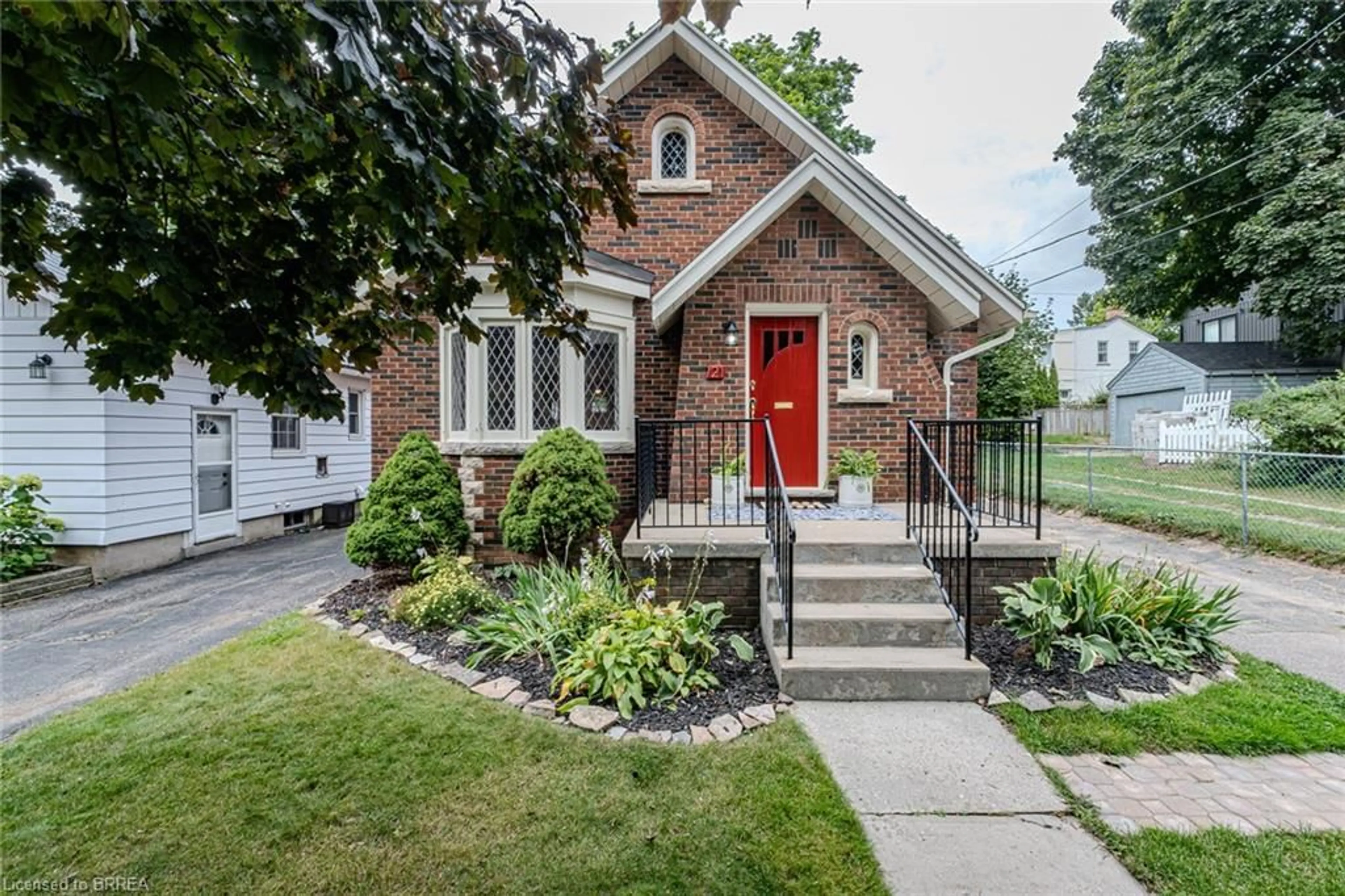 Home with brick exterior material for 21 Devonshire Ave, Brantford Ontario N3T 5C1