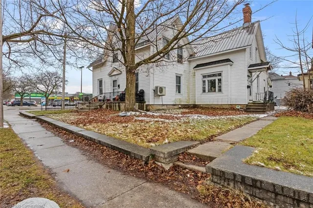 32 Talbot St, Simcoe 3