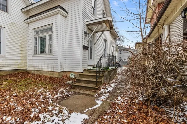 32 Talbot St, Simcoe 4