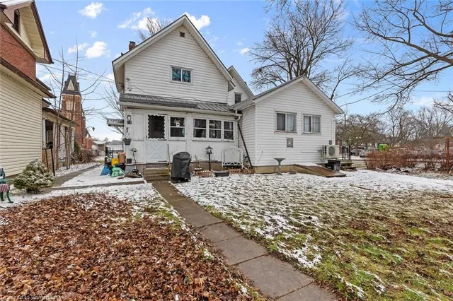 32 Talbot St, Simcoe 5
