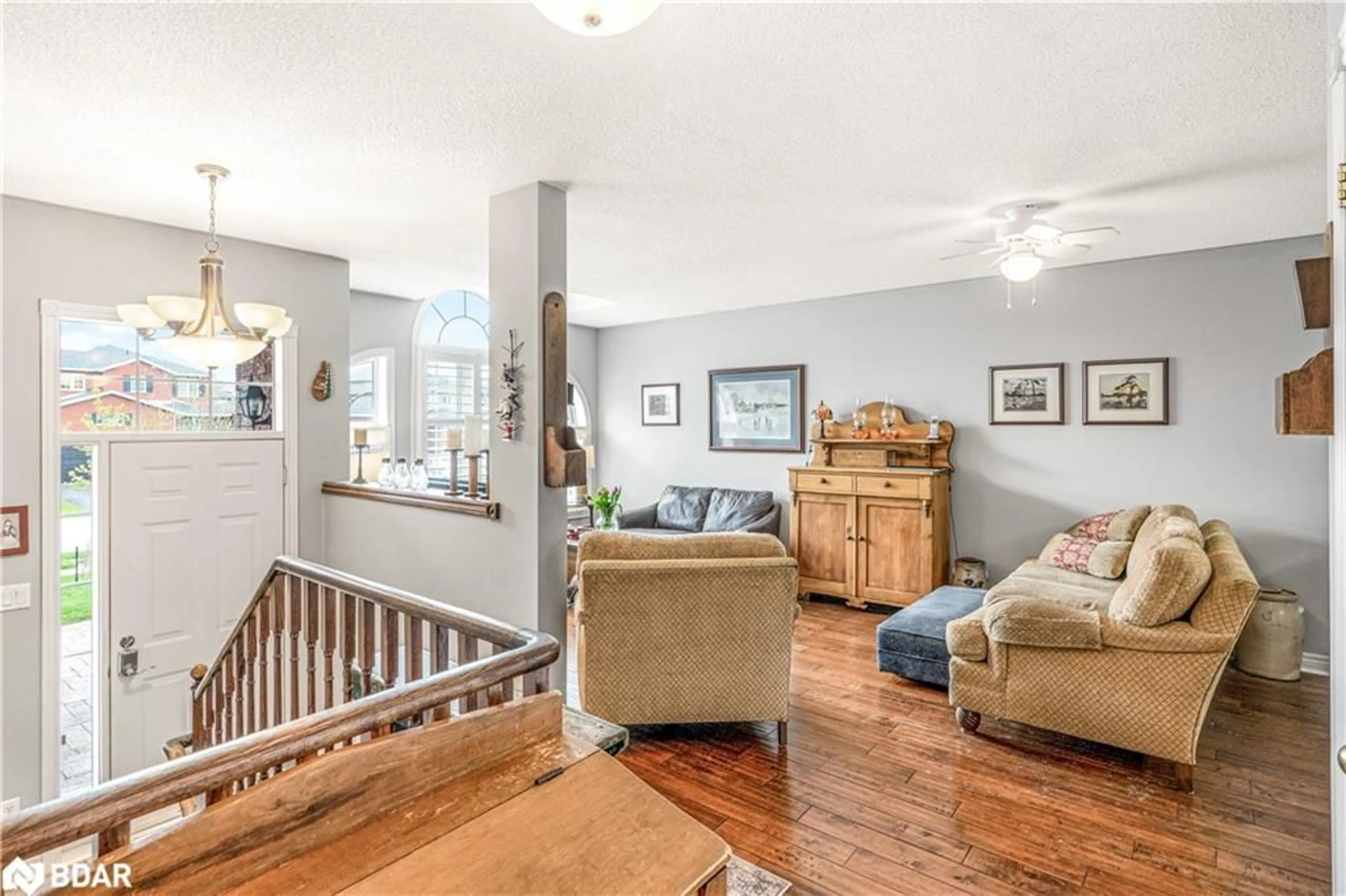 Living room, wood floors for 112 Crompton Dr, Barrie Ontario L4M 6N9