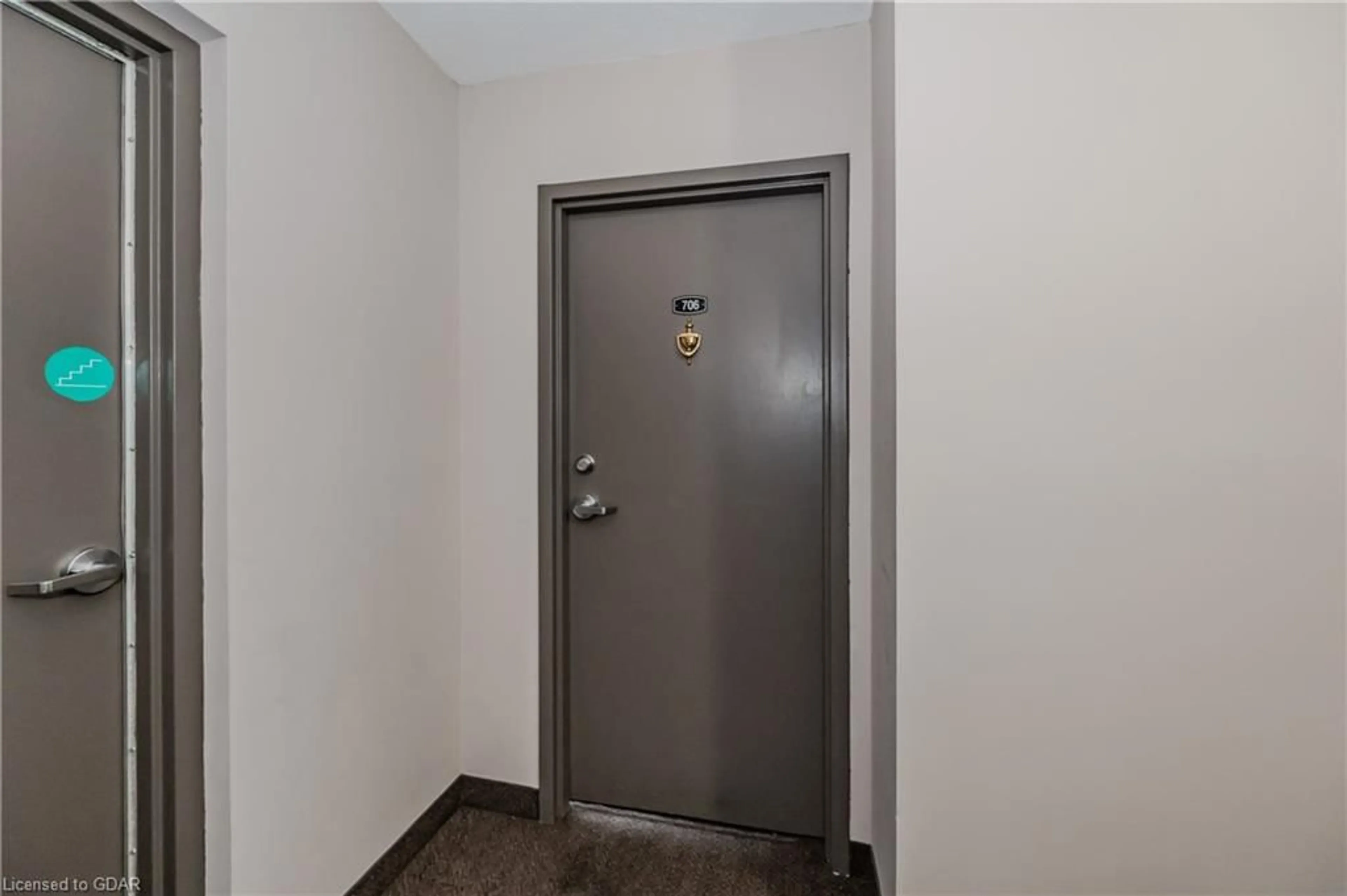 Indoor entryway for 260 Sheldon Ave #706, Kitchener Ontario N2H 6P2