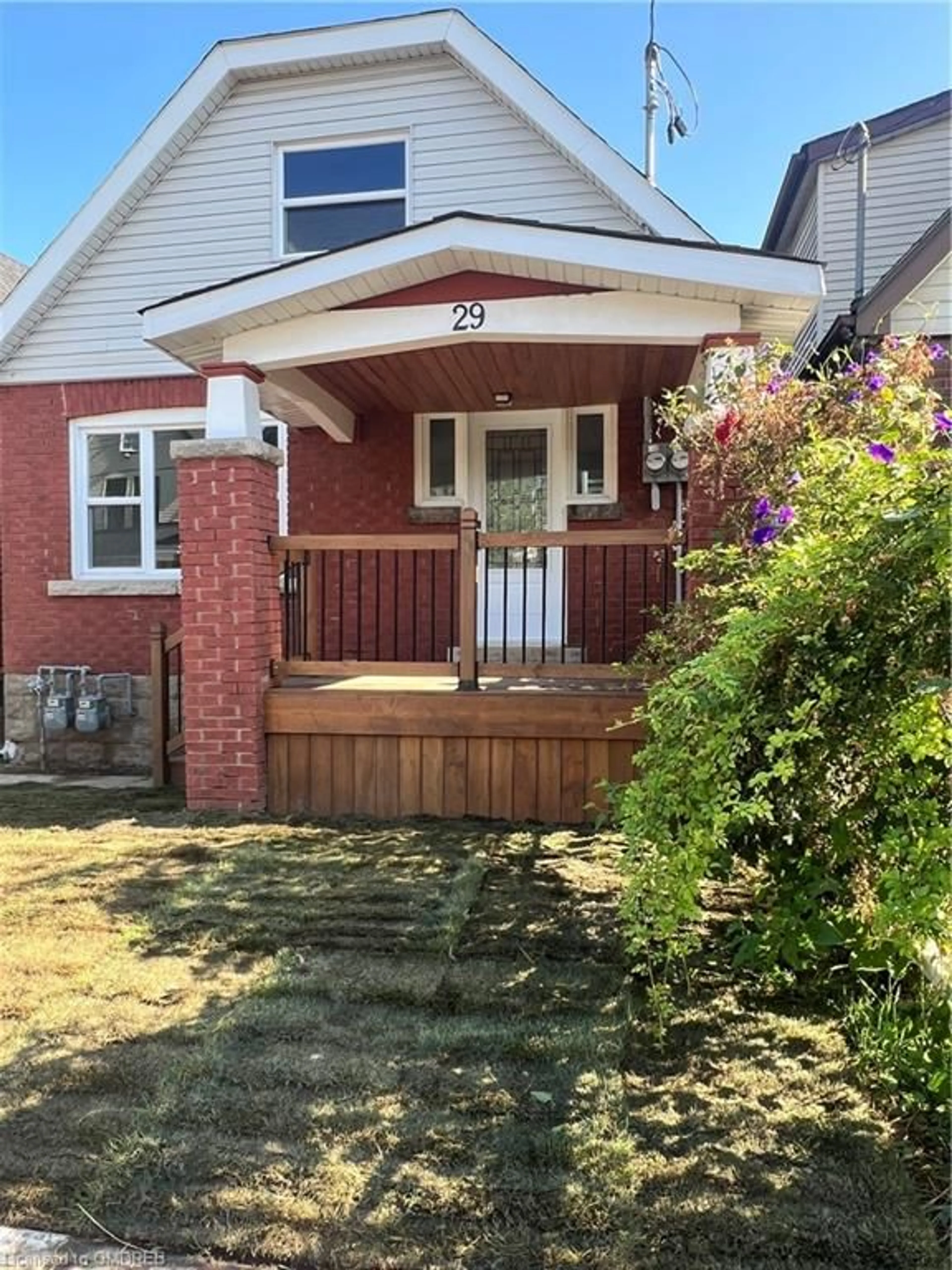 Frontside or backside of a home for 29 Keith St, Hamilton Ontario L8L 3R9