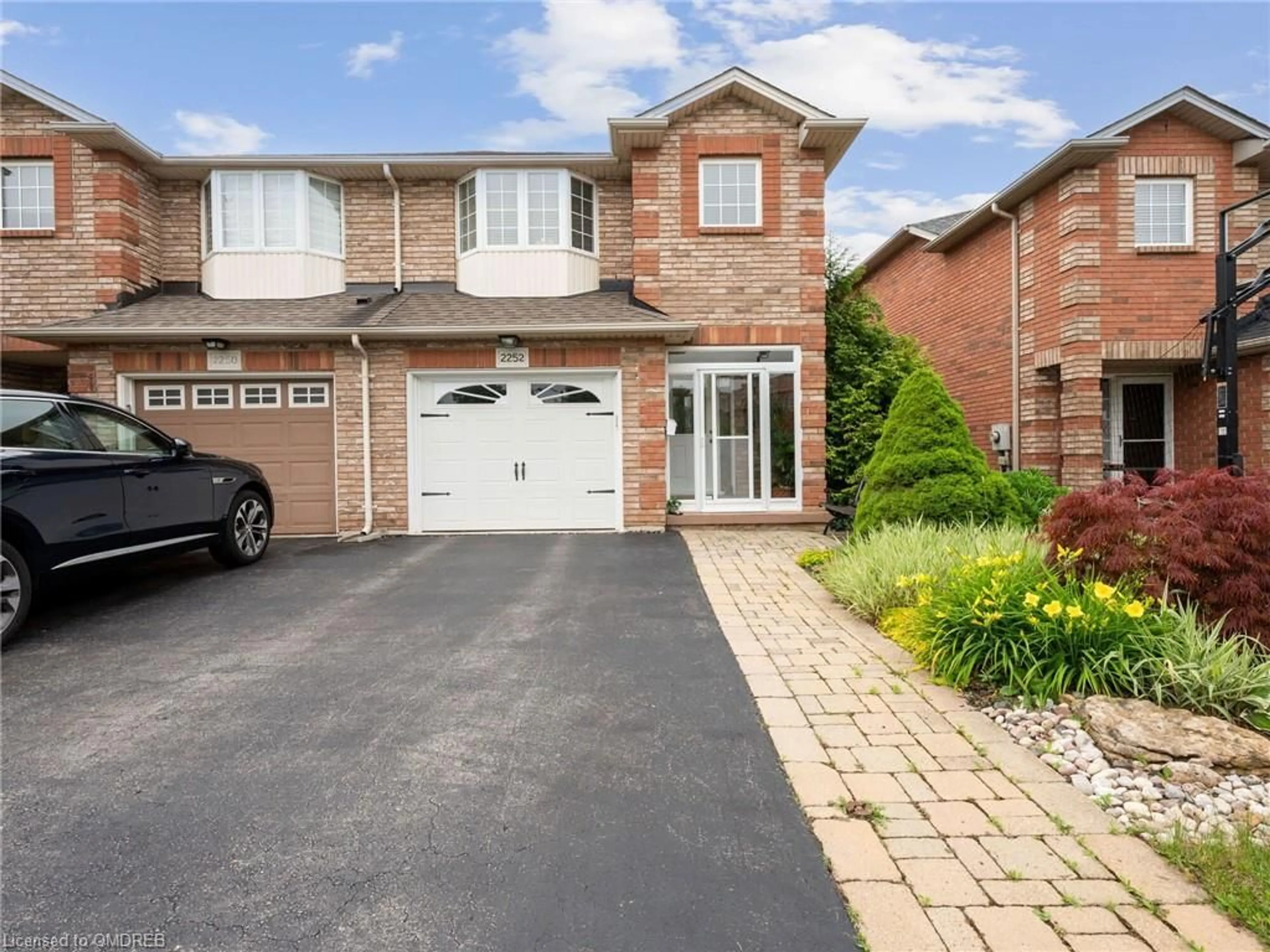 Home with brick exterior material for 2252 Fairbairn Crt, Oakville Ontario L6M 4R2