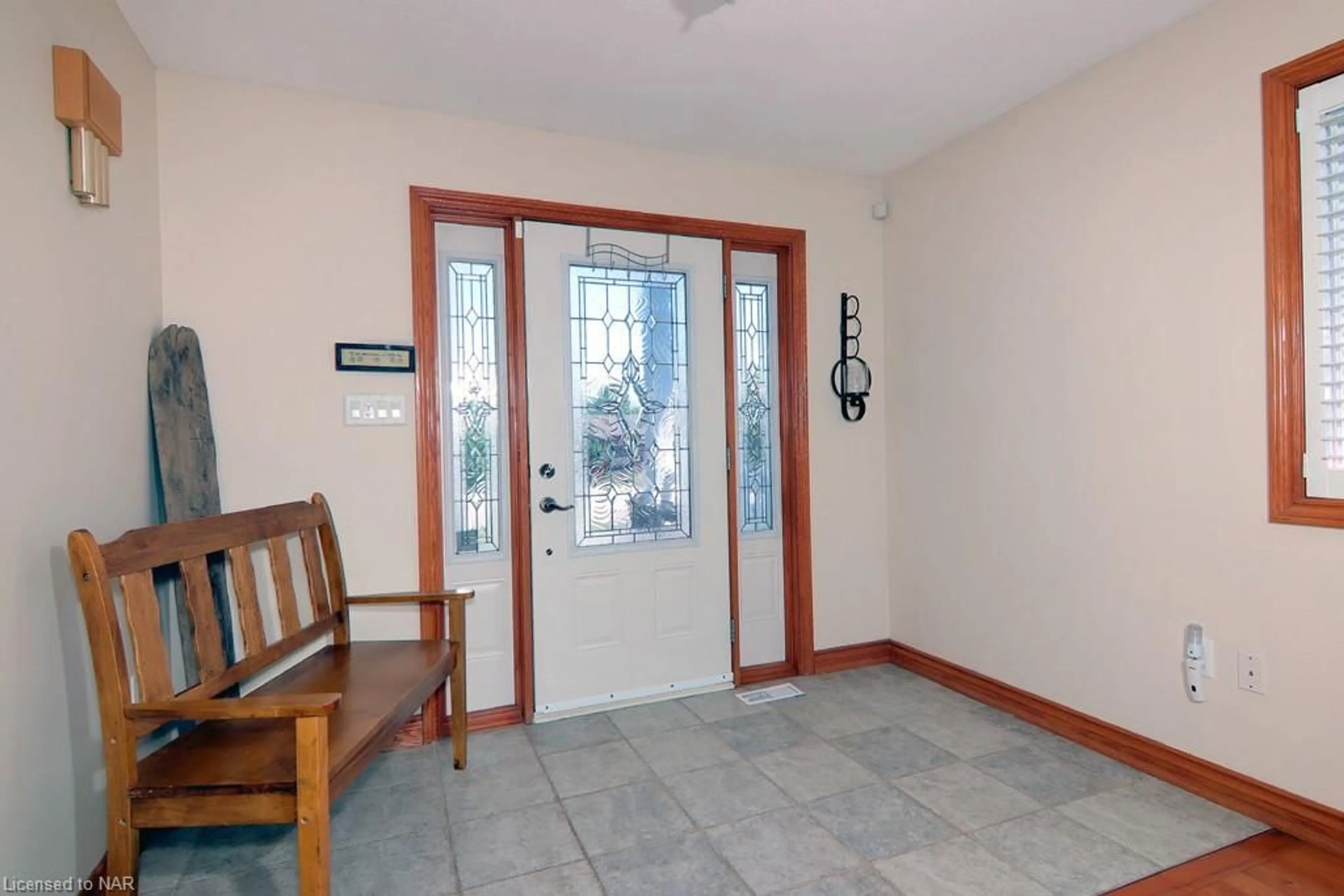 Indoor foyer, cement floor for 3934 Christina Crt, Ridgeway Ontario L0S 1N0