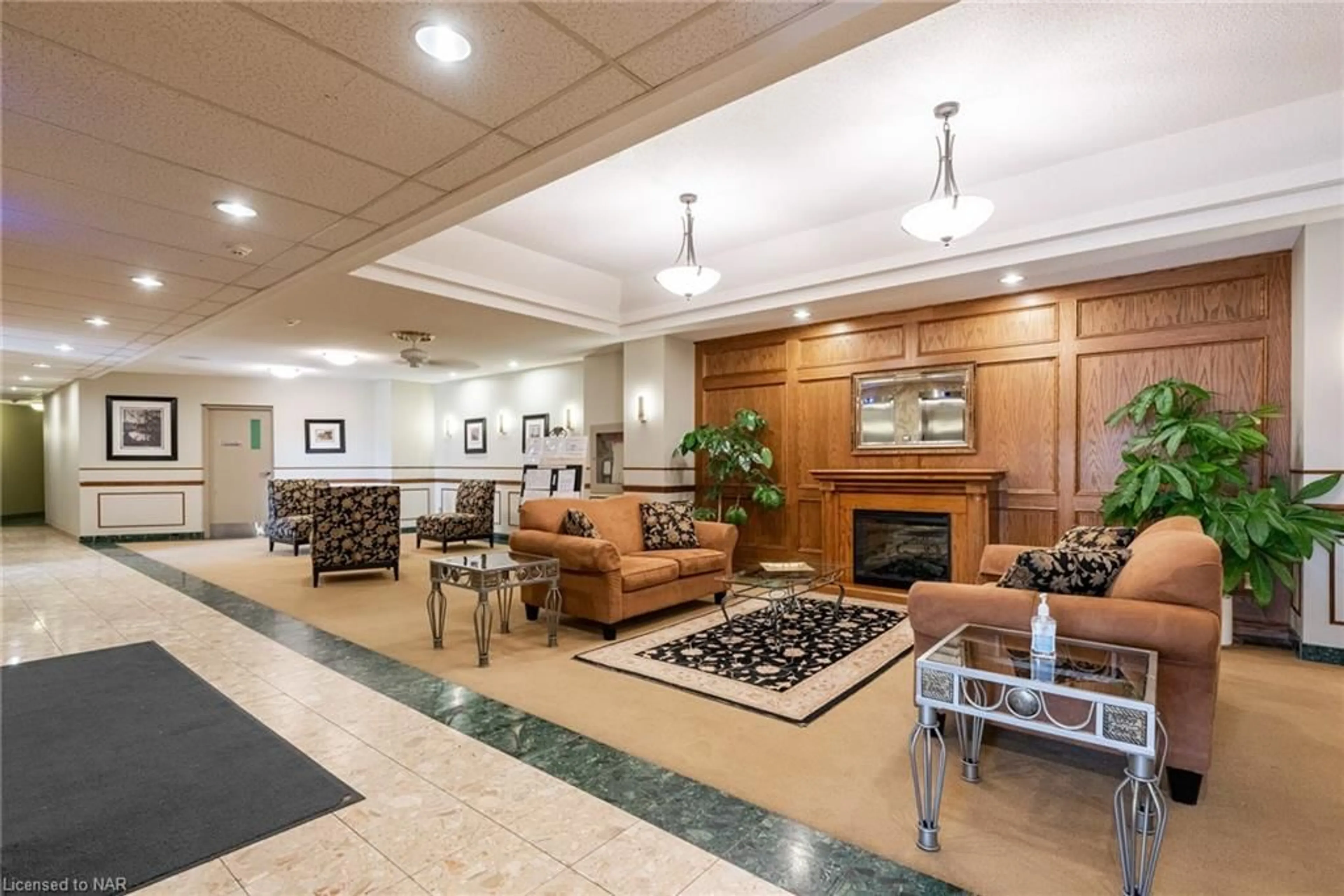 Indoor lobby, carpet floors for 7 Gale Cres #PH 4, St. Catharines Ontario L2R 7M8