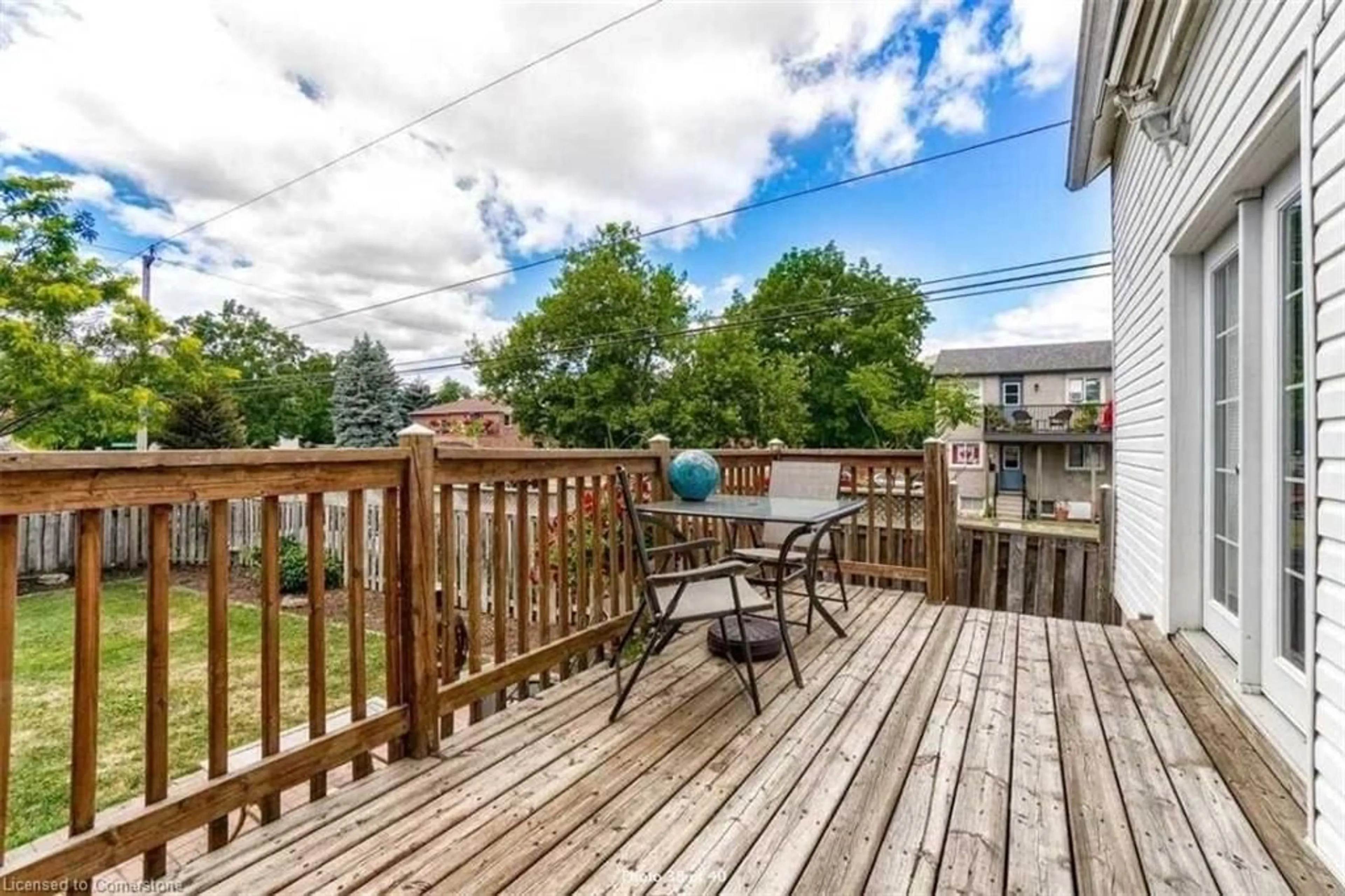 Patio for 290 Pine St, Milton Ontario L9T 1K6