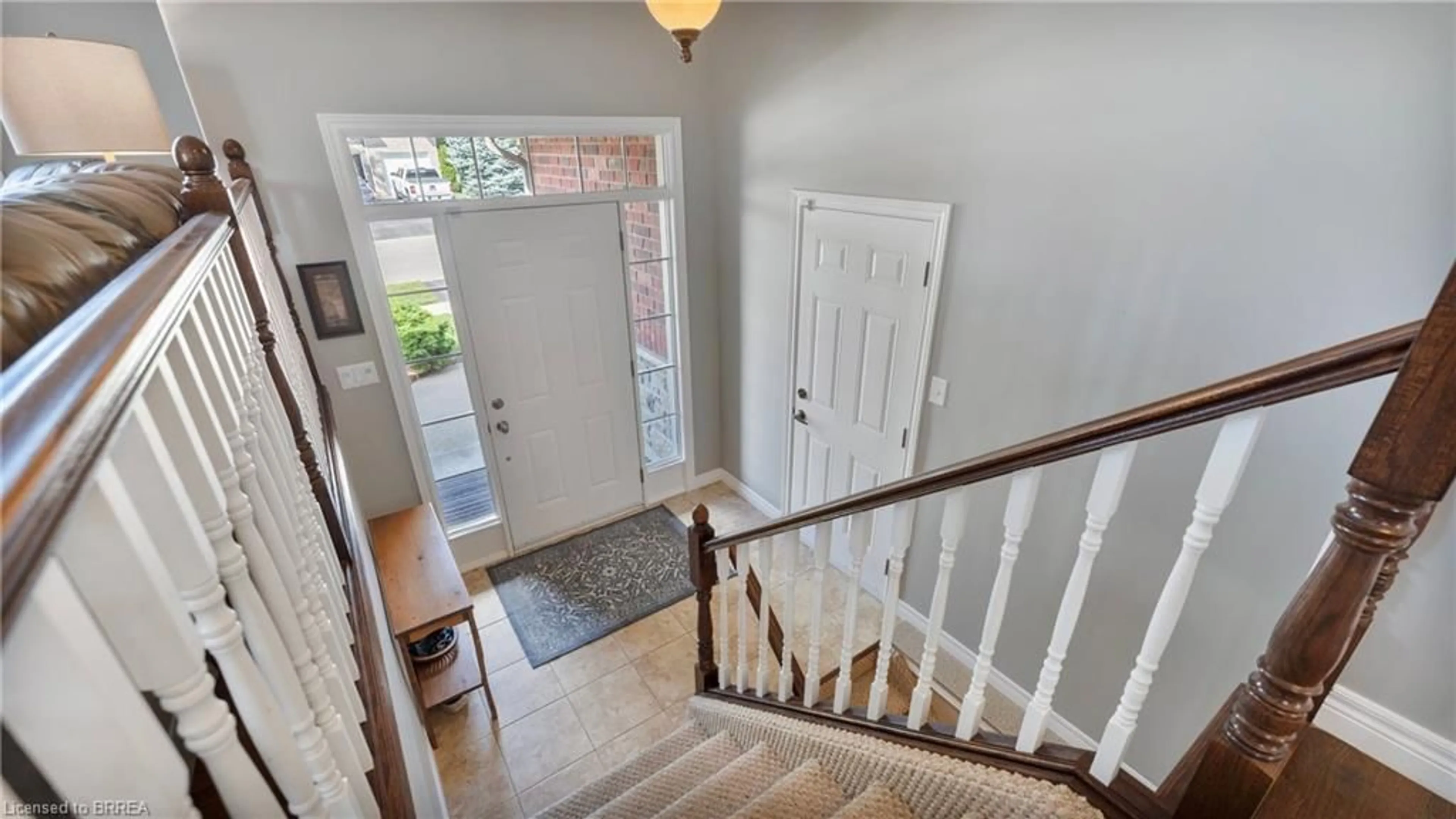 Indoor entryway, wood floors for 6 Coulas Cres, Waterford Ontario N0E 1Y0