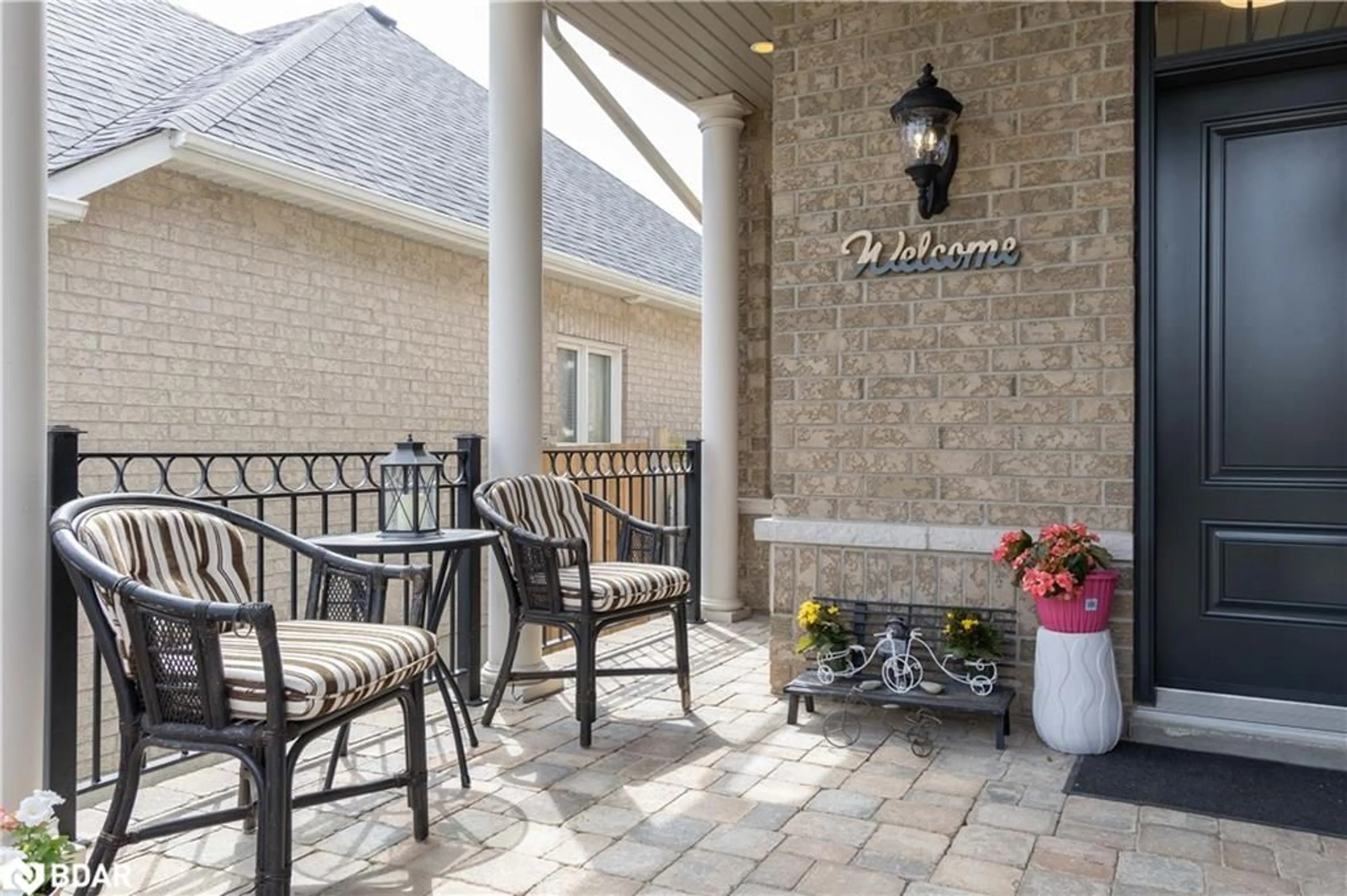 Patio for 124 The Queensway, Barrie Ontario L4M 0B1