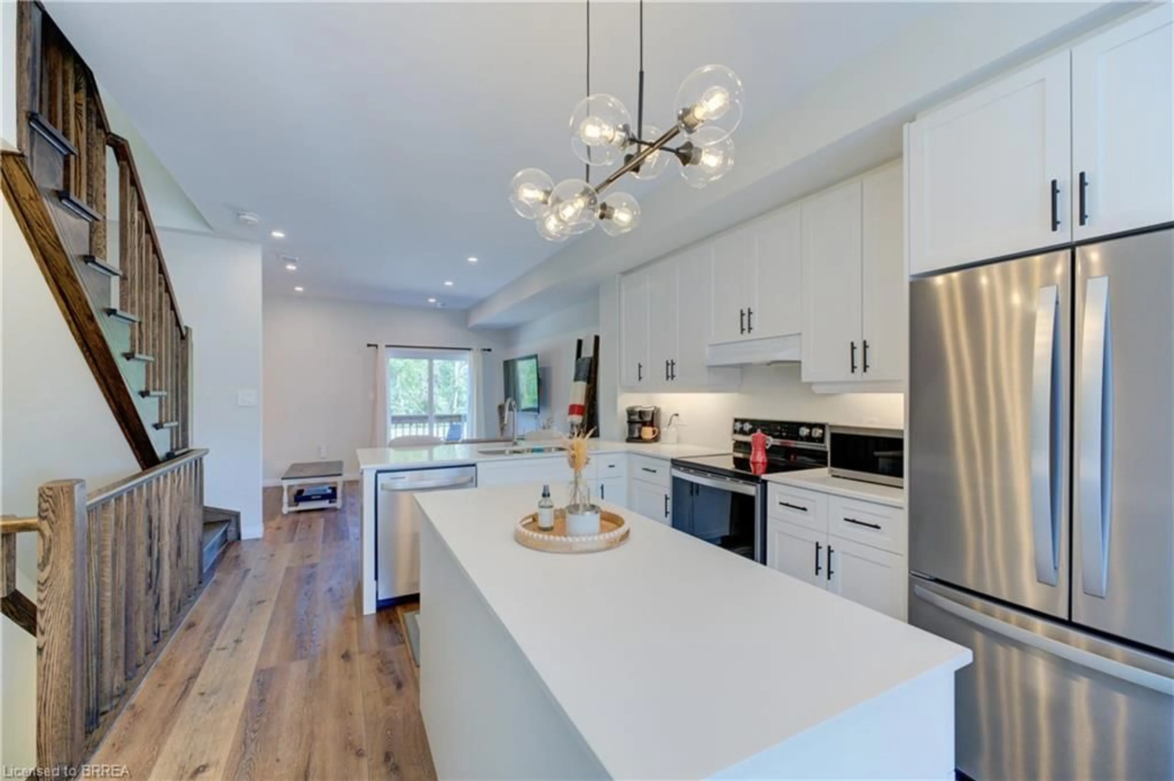 Contemporary kitchen for 720 Grey St #18, Brantford Ontario N3S 0K2