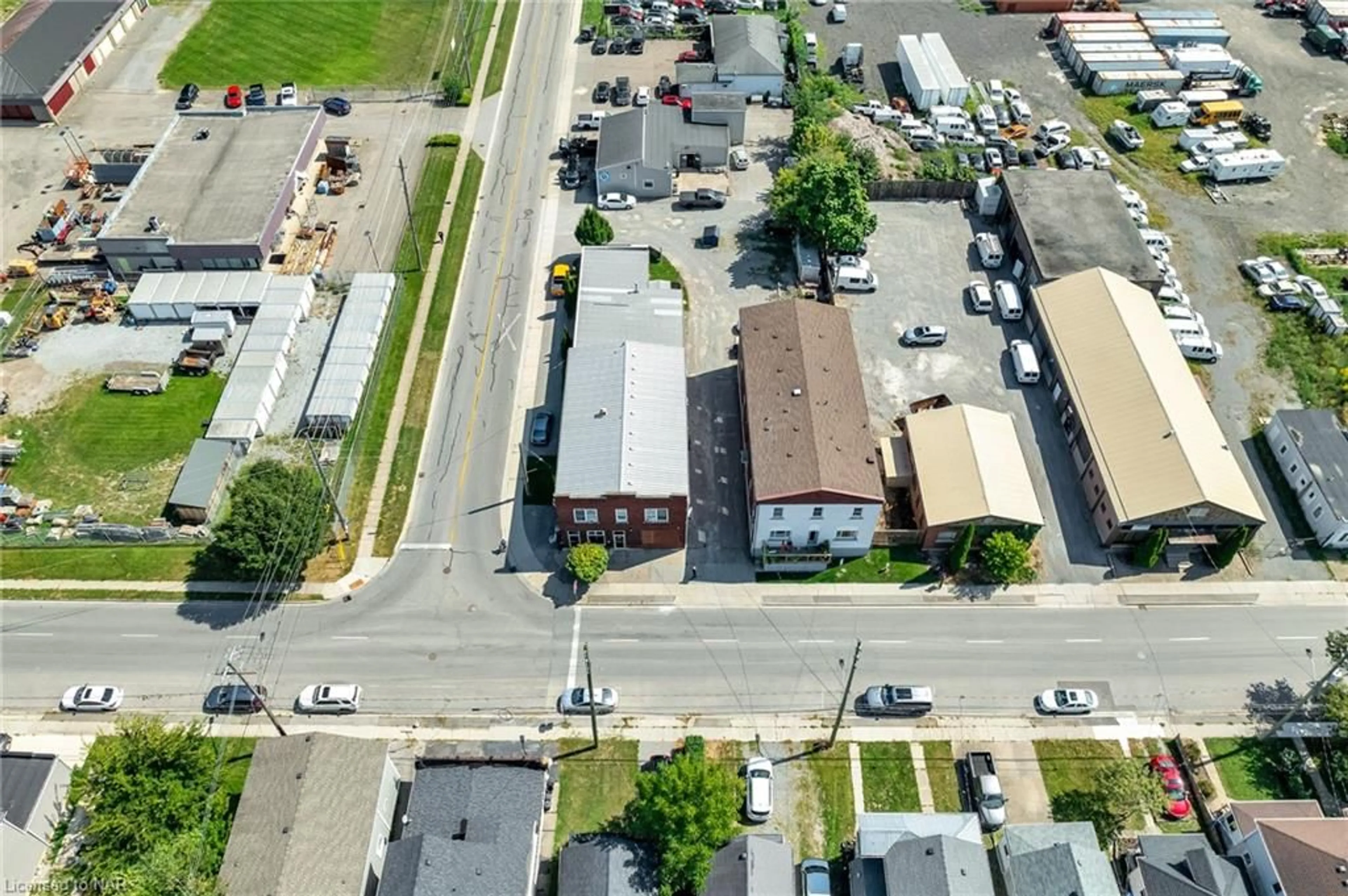 Frontside or backside of a home, the street view for 192/194 Burgar St, Welland Ontario L3B 2T4