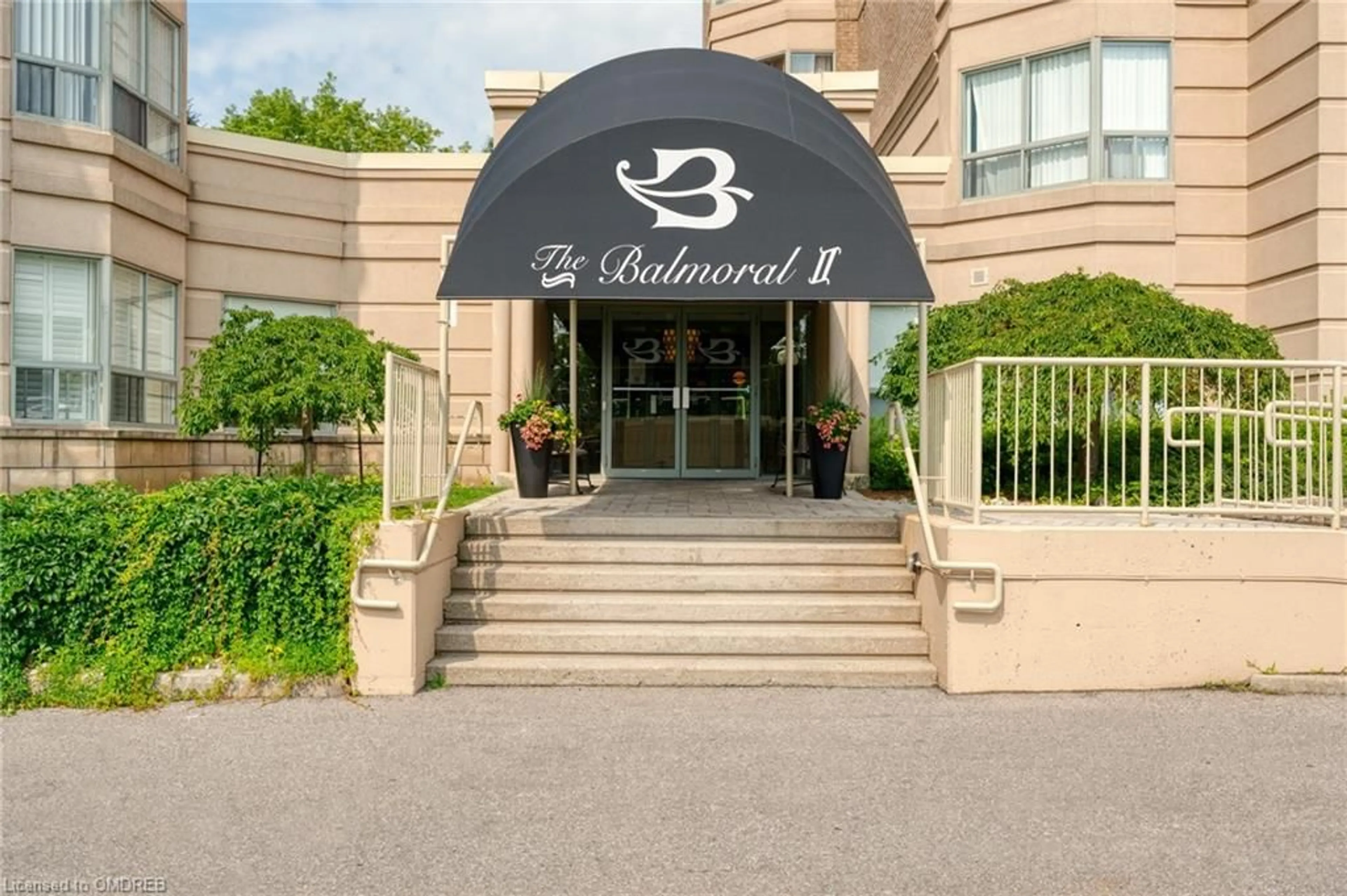 Indoor foyer for 2085 Amherst Heights Dr #316, Burlington Ontario L7P 5C2