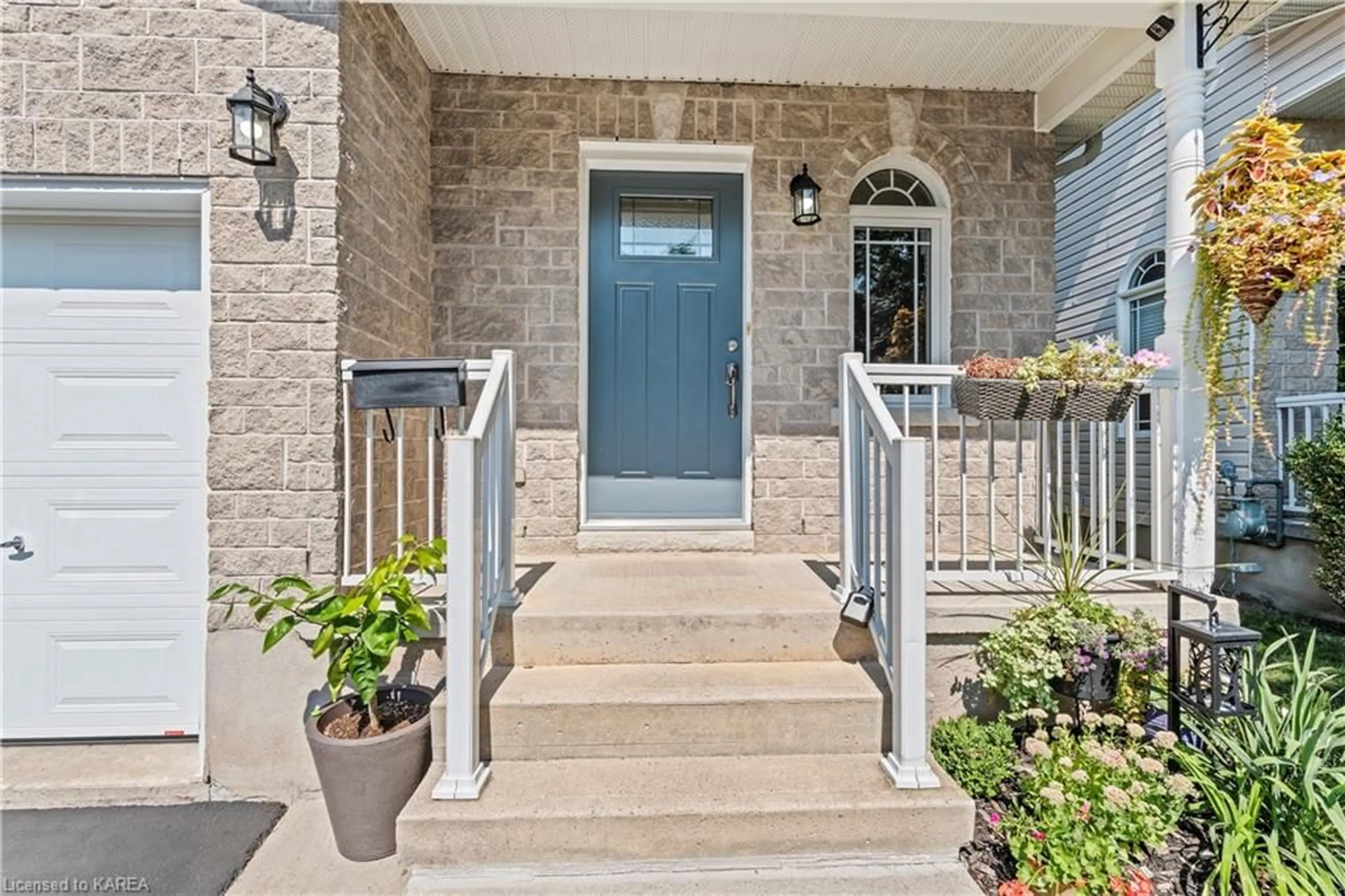 Indoor entryway, wood floors for 450 Laura Ave, Kingston Ontario K7K 7M3