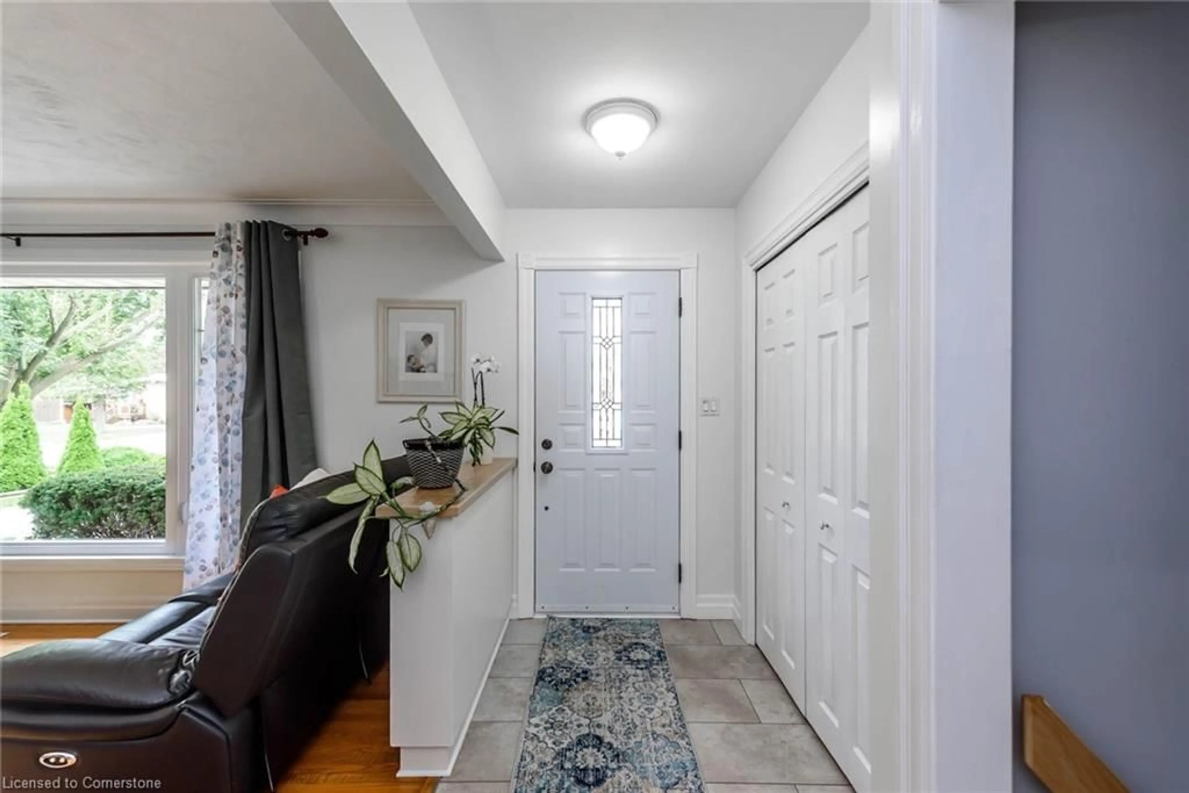 Indoor entryway, wood floors for 43 Kensington Ave, Brantford Ontario N3R 3N9