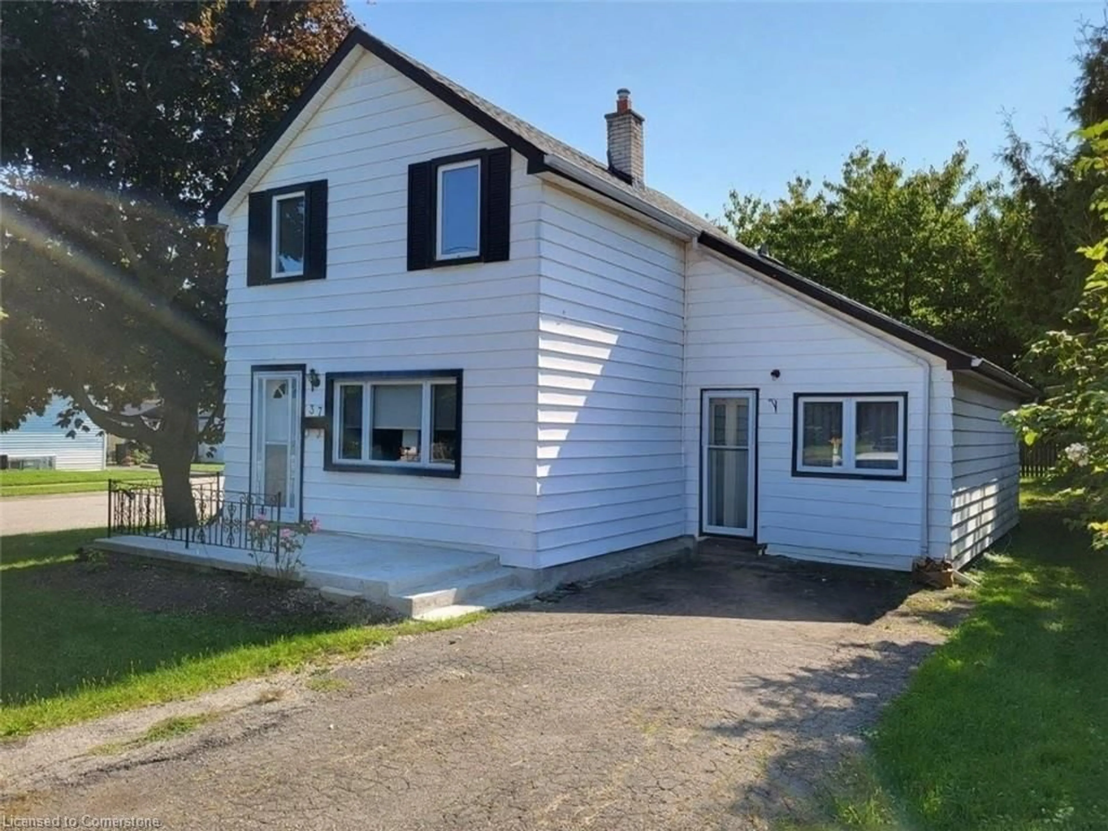 Frontside or backside of a home, cottage for 37 Elmwood Ave, Cambridge Ontario N1R 4Y3