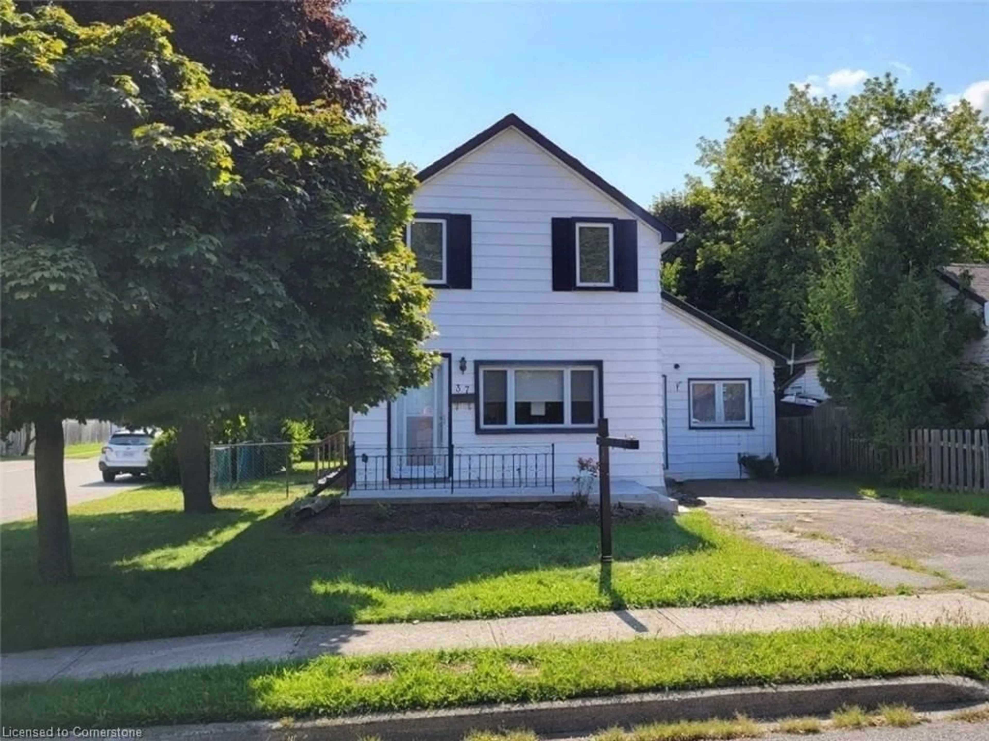 Frontside or backside of a home, cottage for 37 Elmwood Ave, Cambridge Ontario N1R 4Y3