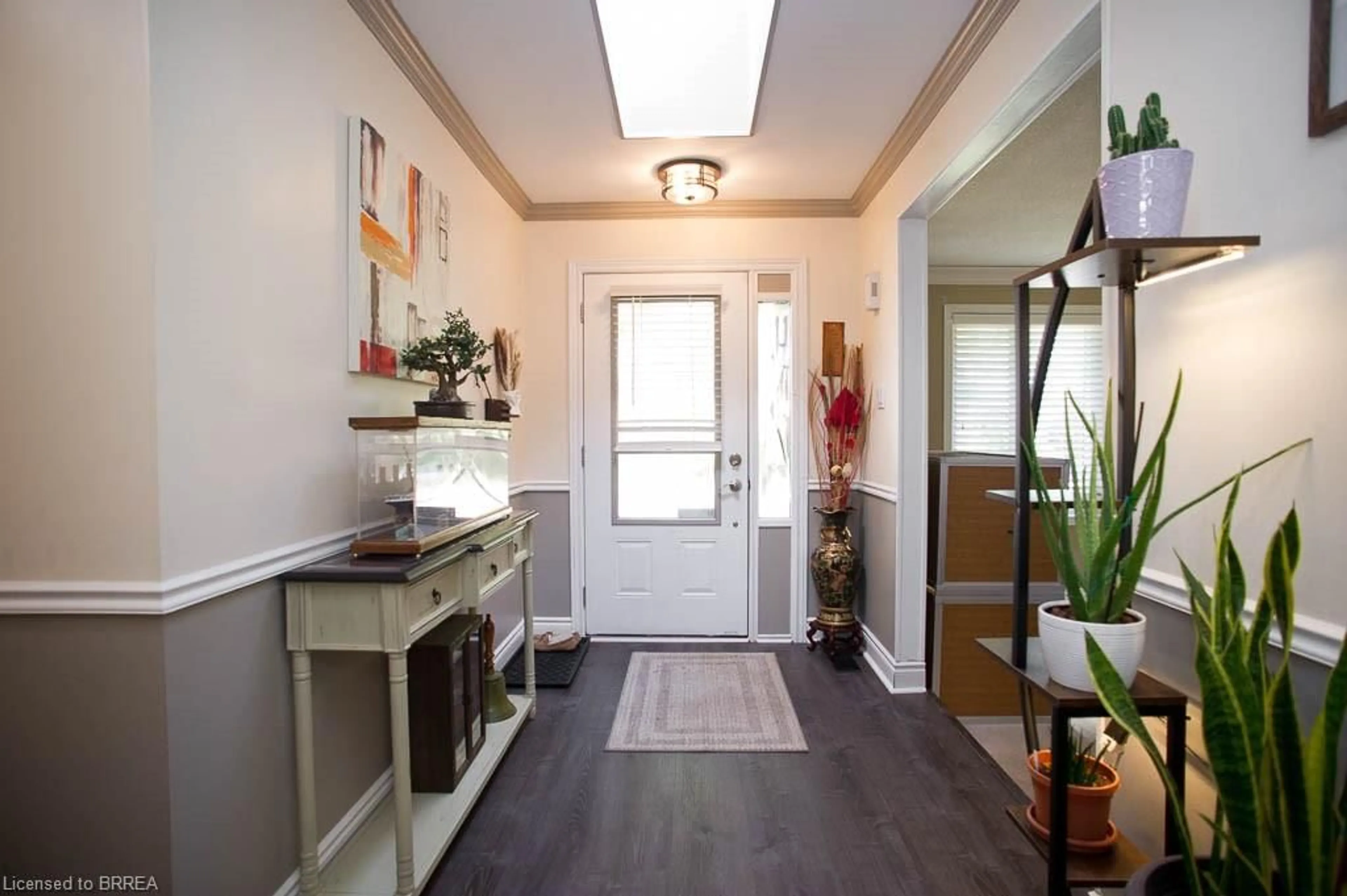 Indoor entryway for 86 Viscount Rd, Brantford Ontario N3P 1Y7