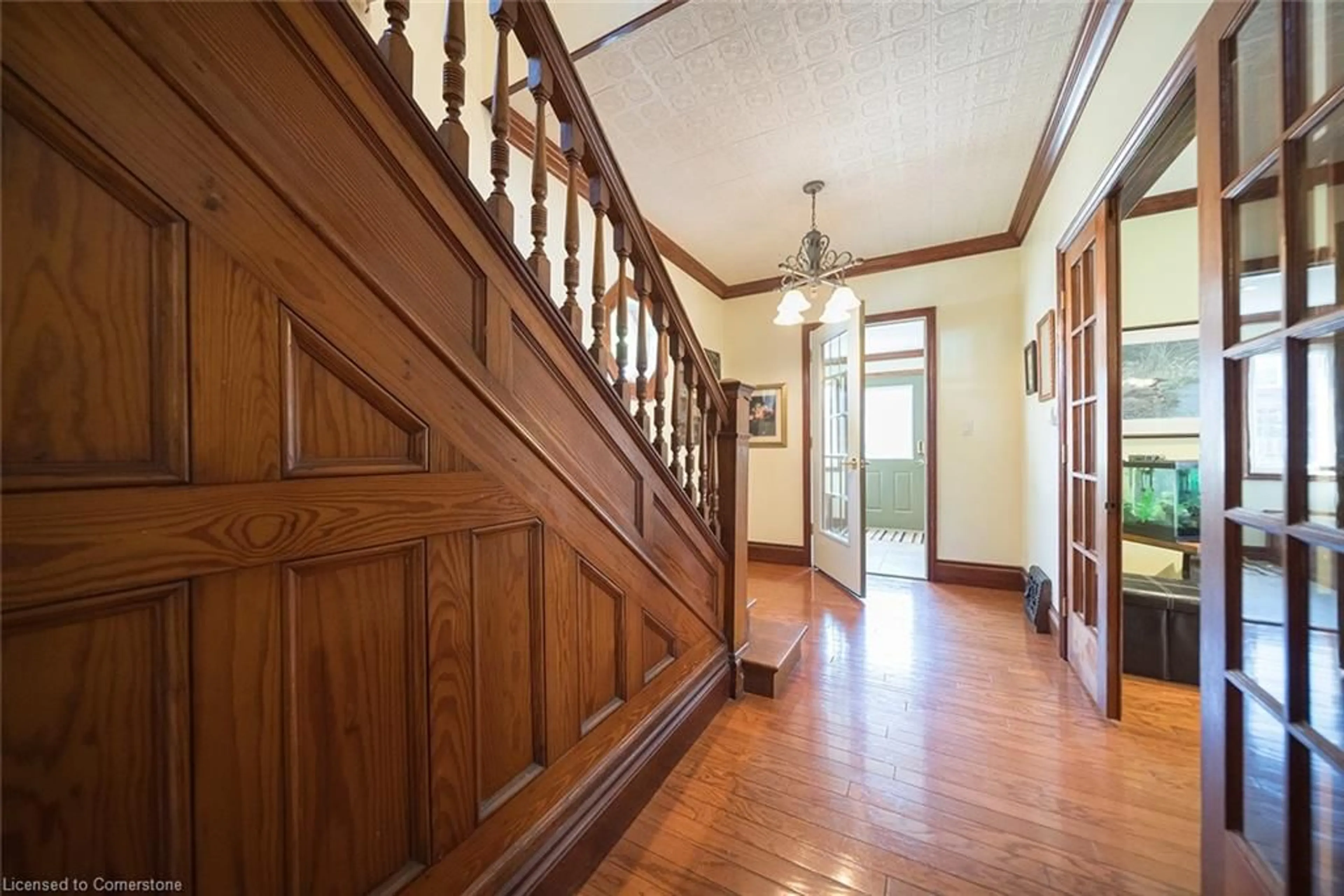 Indoor foyer, wood floors for 92 Main St N, Waterford Ontario N0E 1Y0