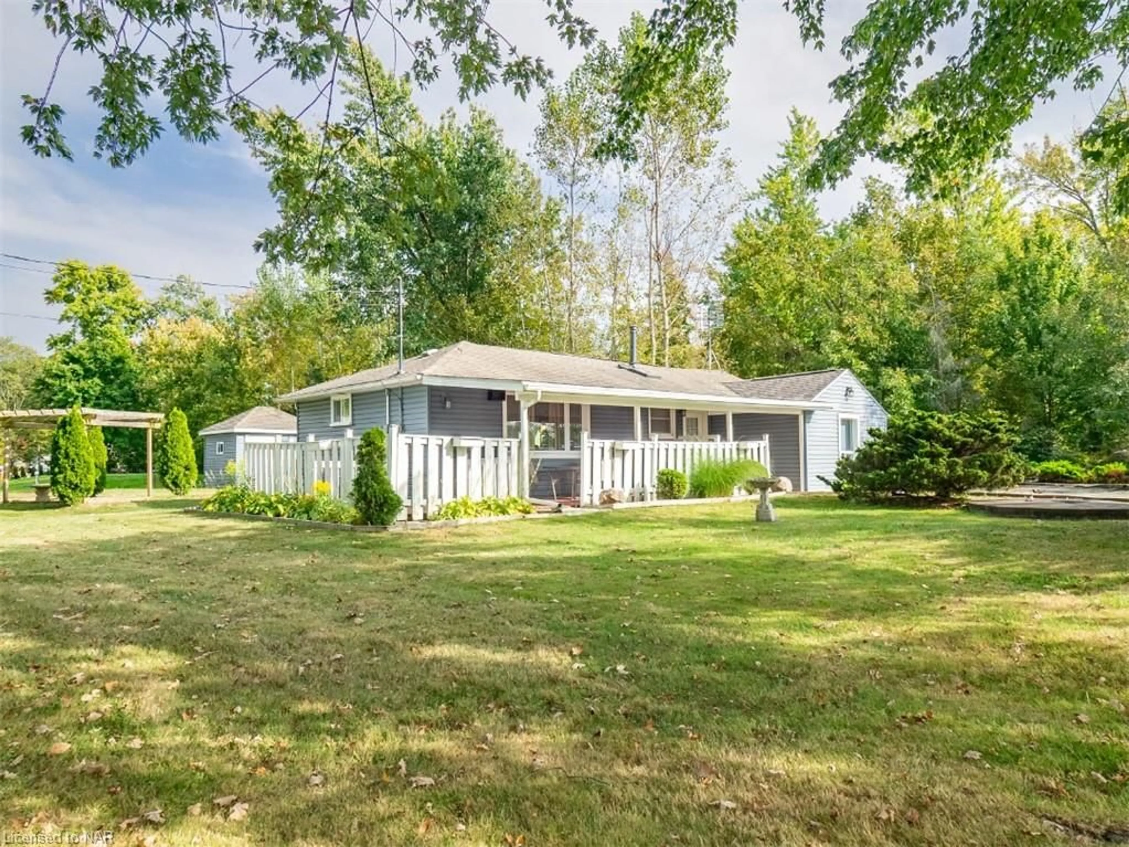 Cottage for 527 Pinecrest Rd, Port Colborne Ontario L3K 5V3