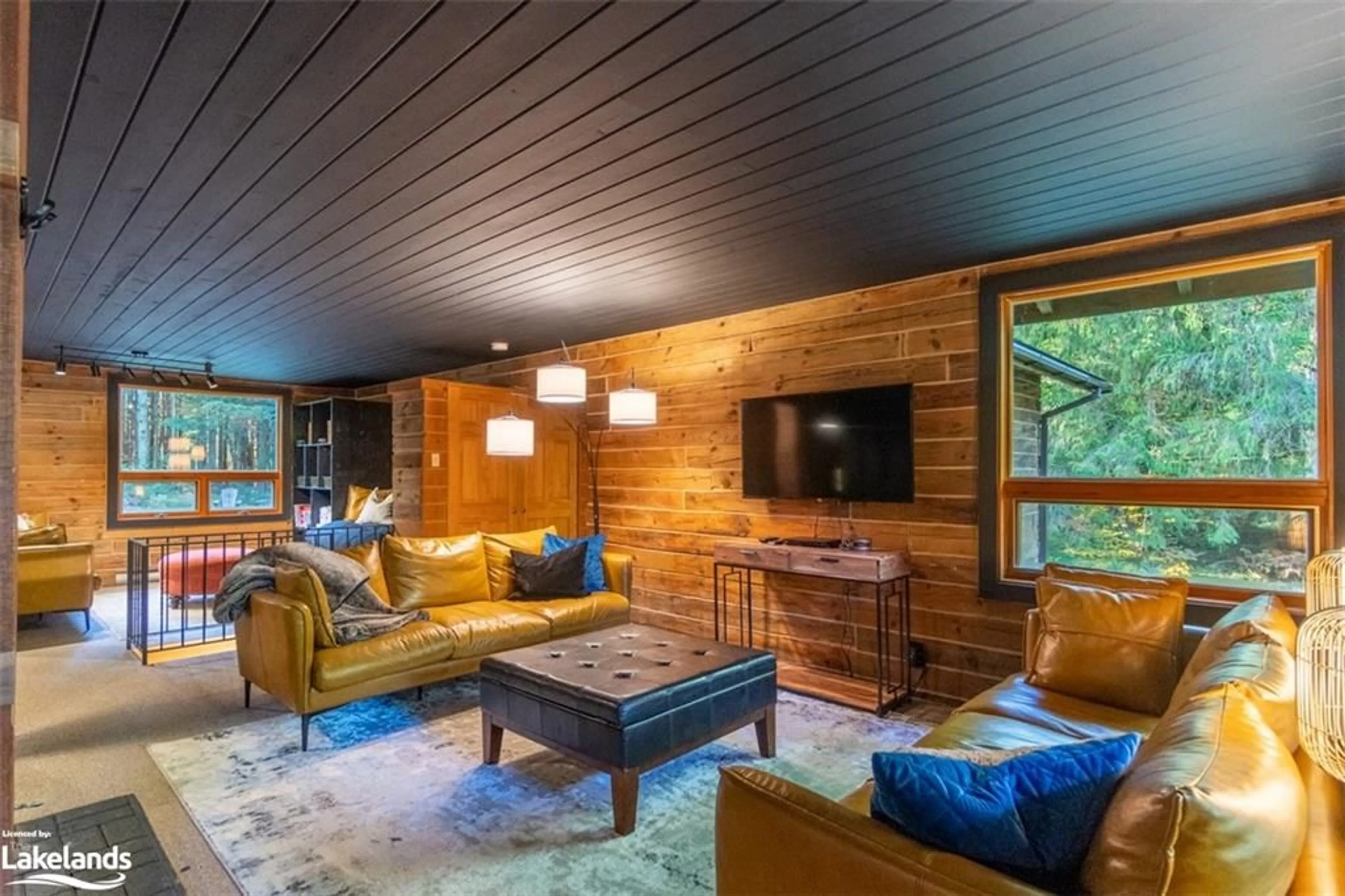 Media room, wood floors for 1374 Purbrook Rd, Bracebridge Ontario P1L 1X3