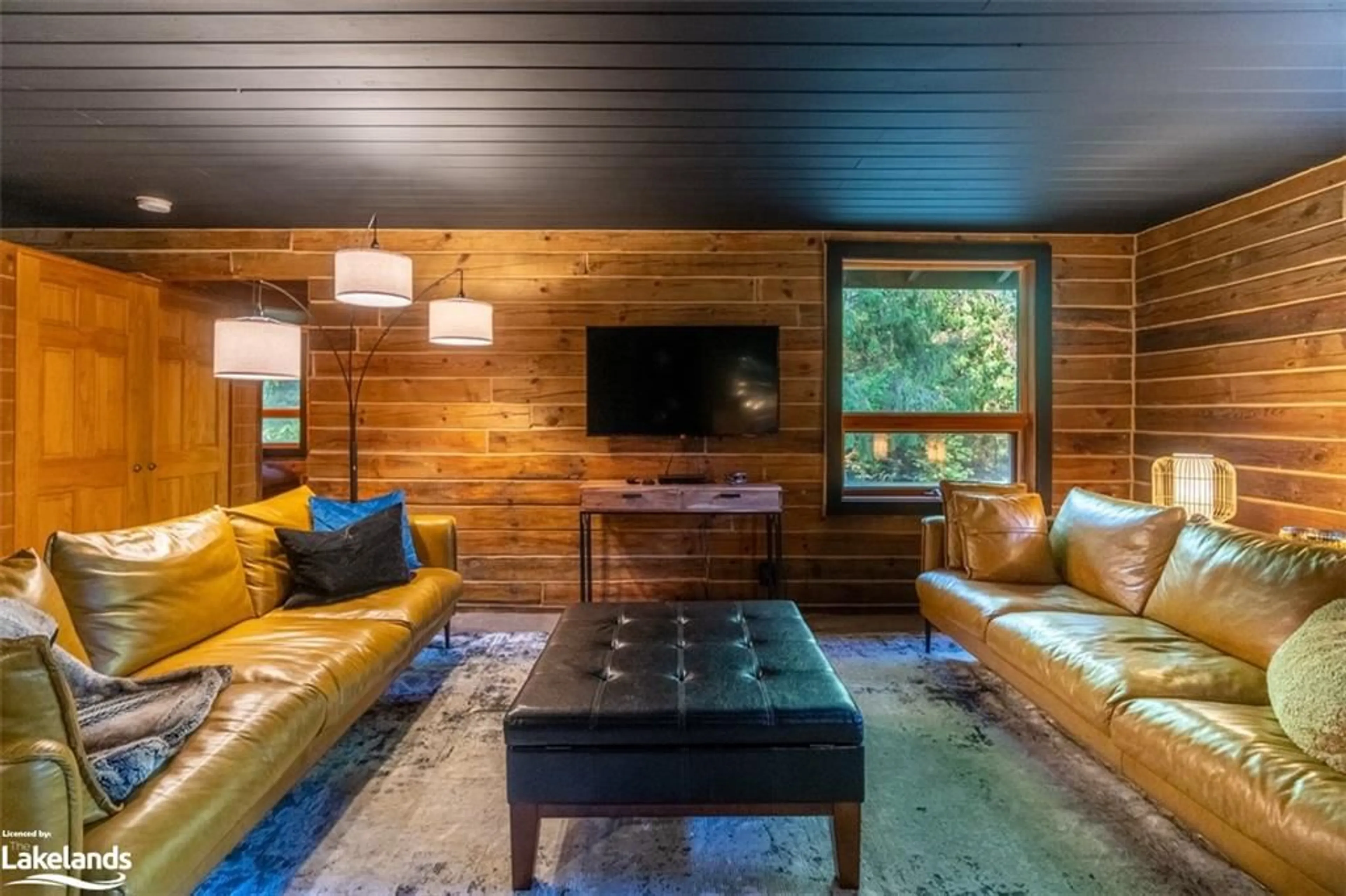 Living room, wood floors for 1374 Purbrook Rd, Bracebridge Ontario P1L 1X3