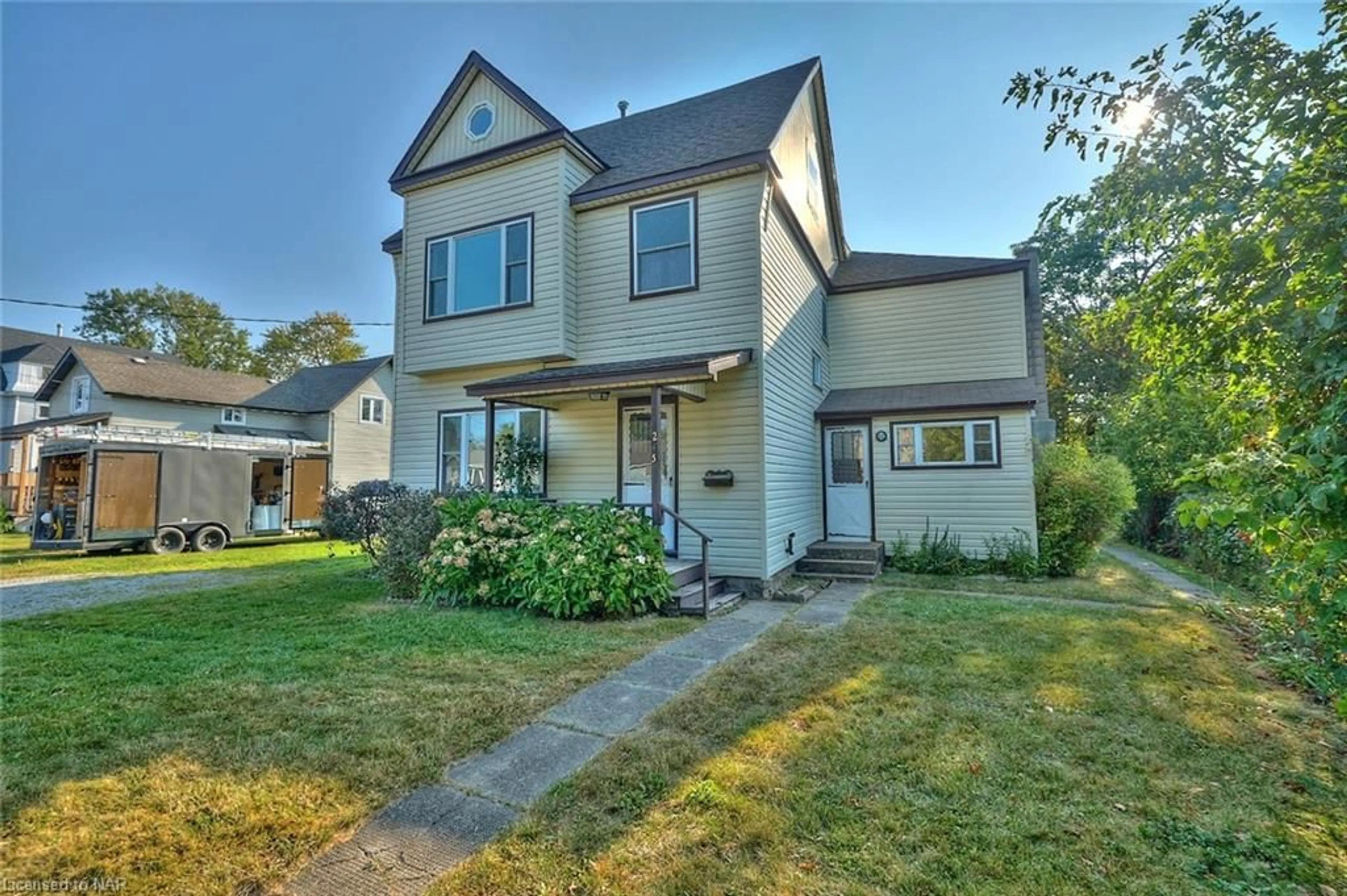 A pic from exterior of the house or condo, cottage for 245 Stanton St, Fort Erie Ontario L2A 3N8