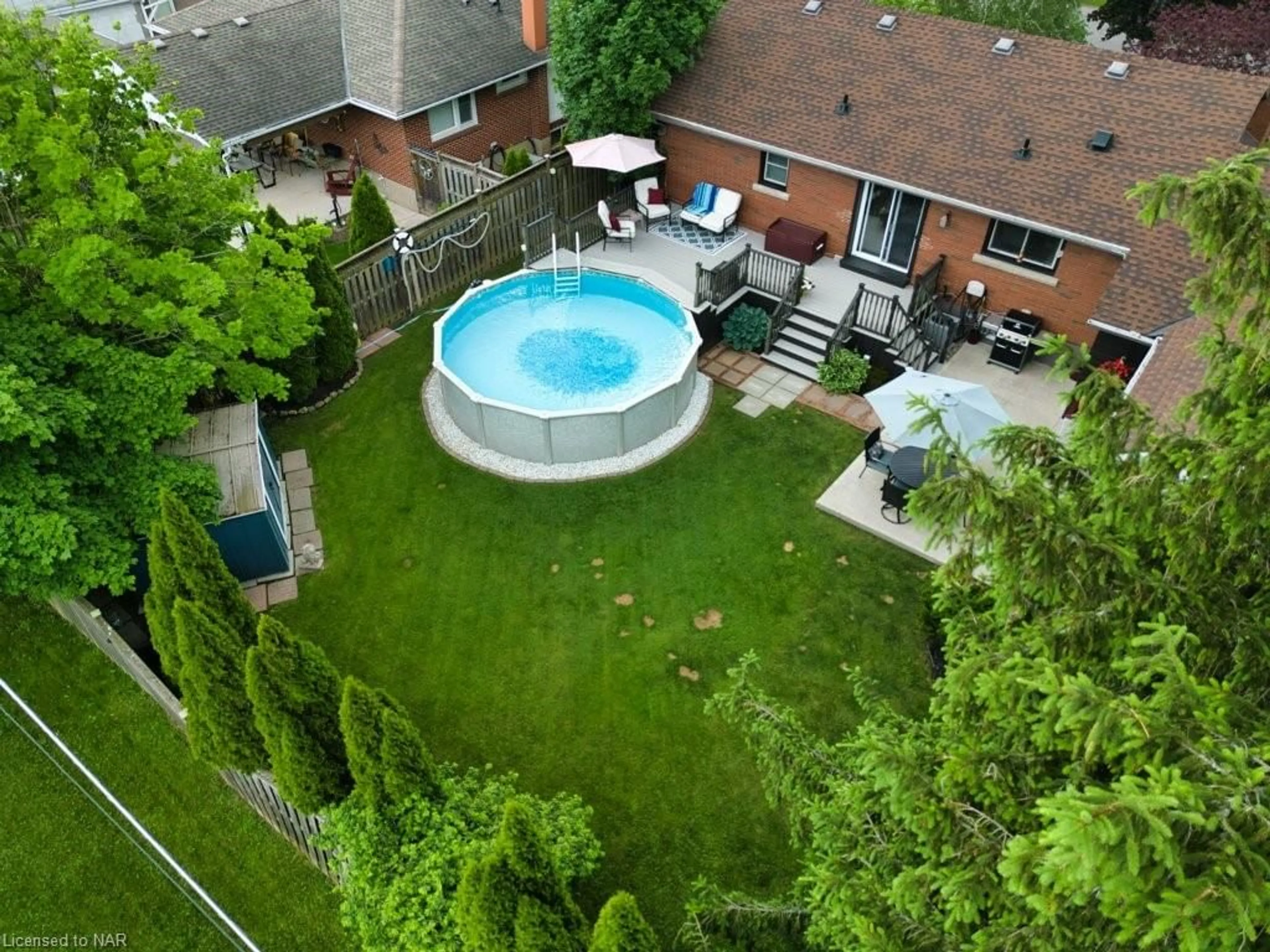 Indoor or outdoor pool for 3480 Callan St, Niagara Falls Ontario L2G 6K9