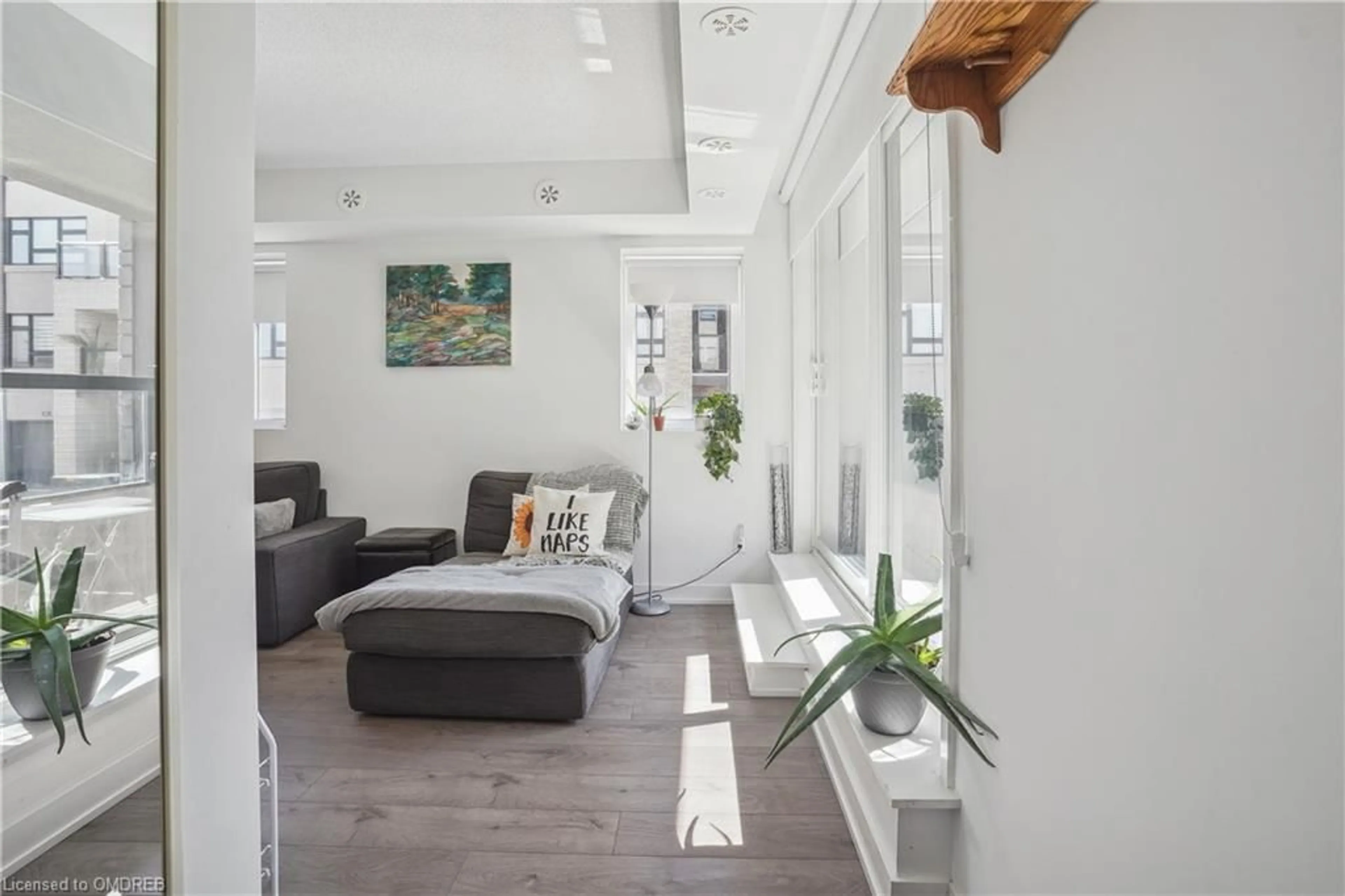 Living room, wood floors for 1141 Cooke Blvd #416, Burlington Ontario L7T 0C3