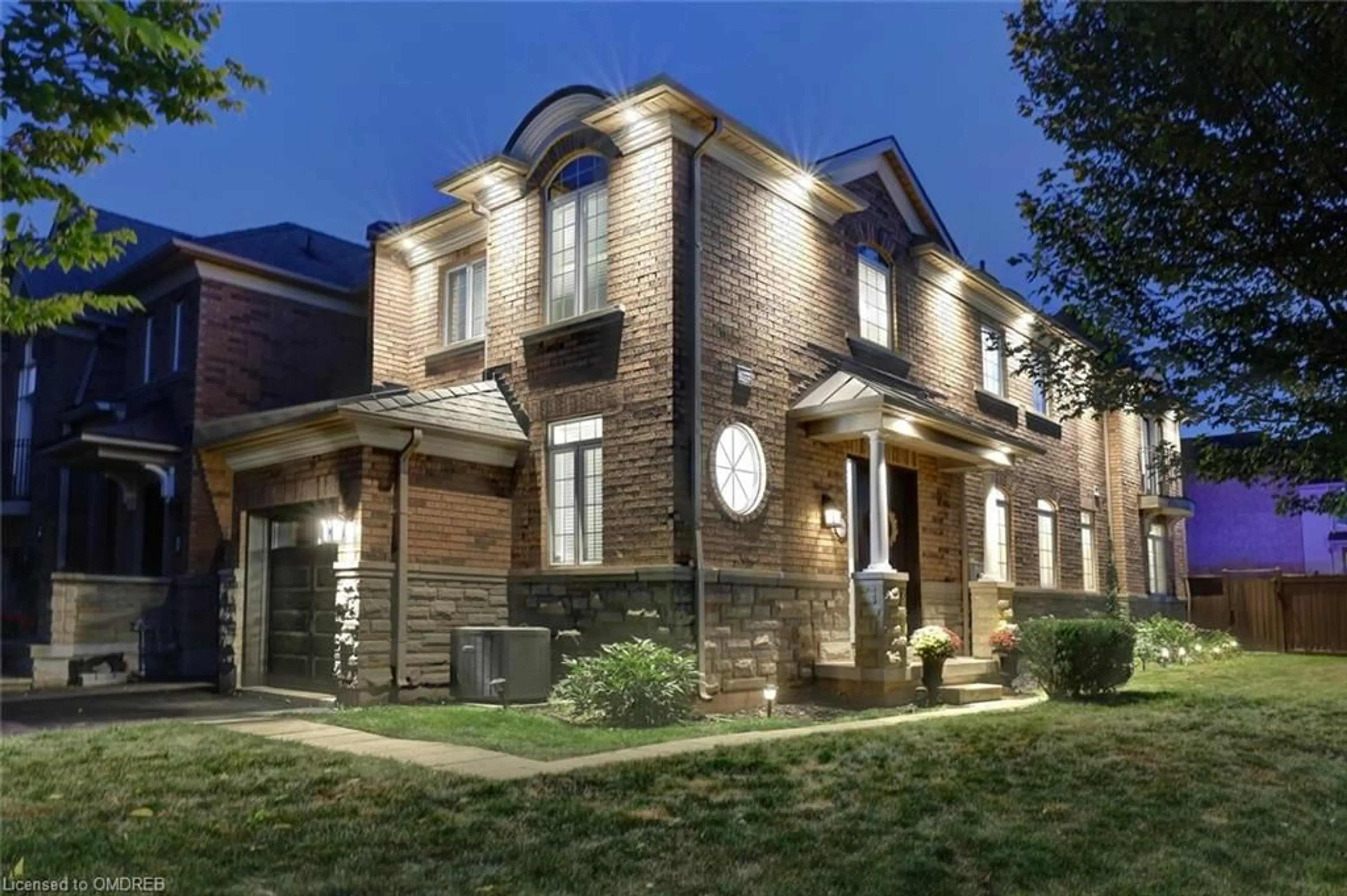 Home with brick exterior material for 3449 Robin Hill Cir, Oakville Ontario L6L 6X3