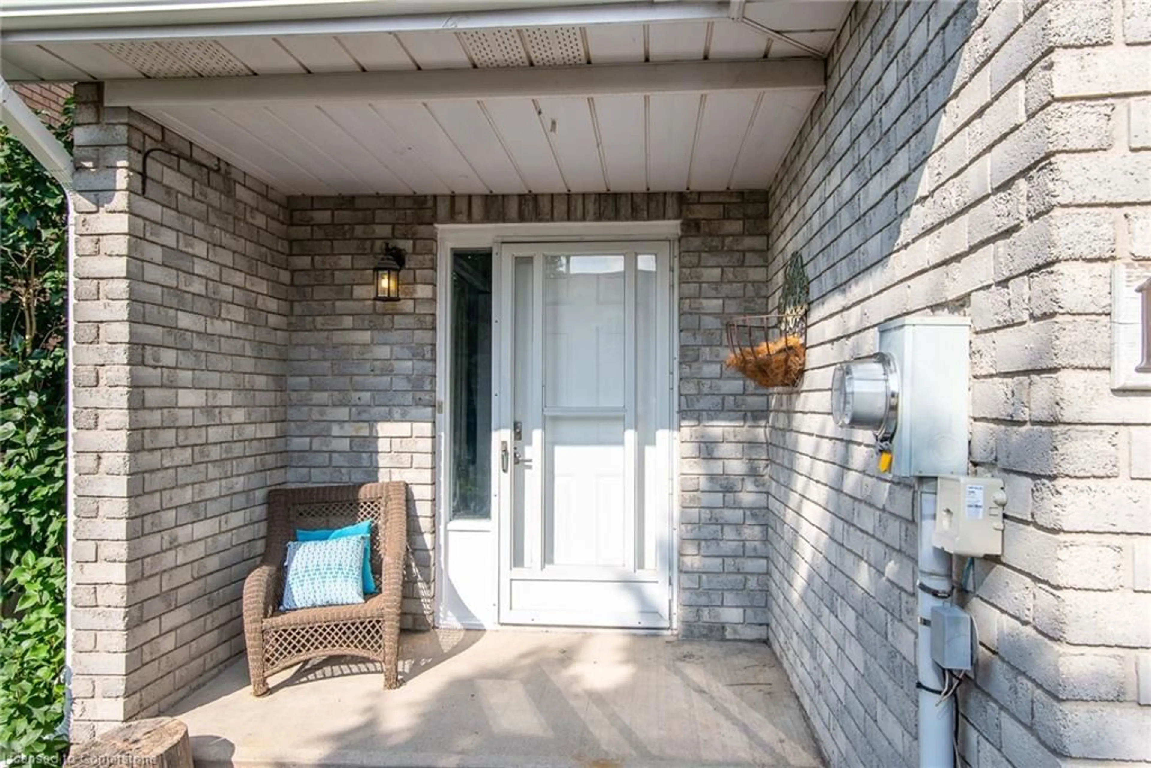 Indoor entryway for 505 Oakvale Dr #1, Waterloo Ontario N2T 2G6