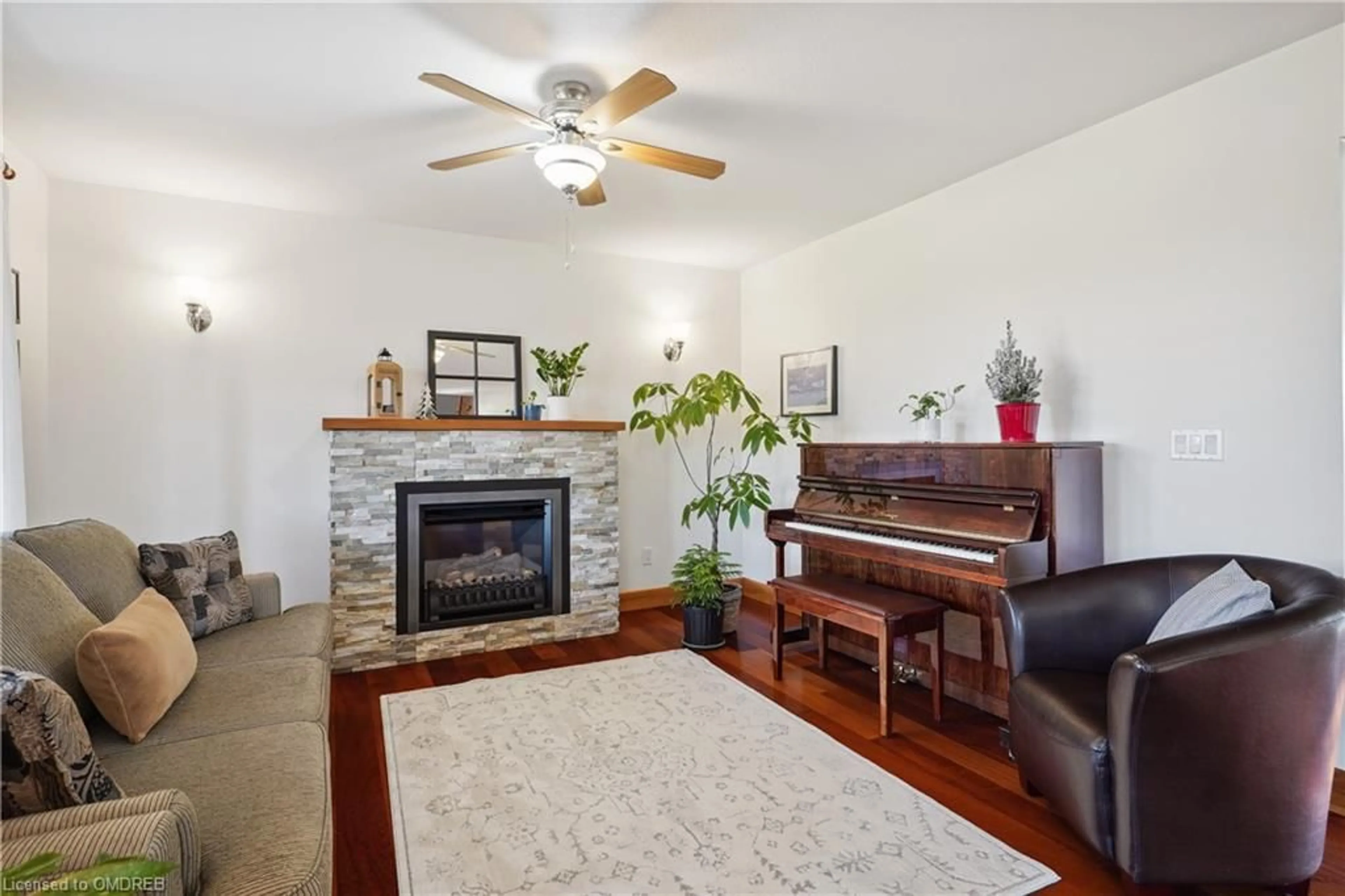 Living room, wood floors for 3680 Campden Rd, Campden Ontario L0R 1G0