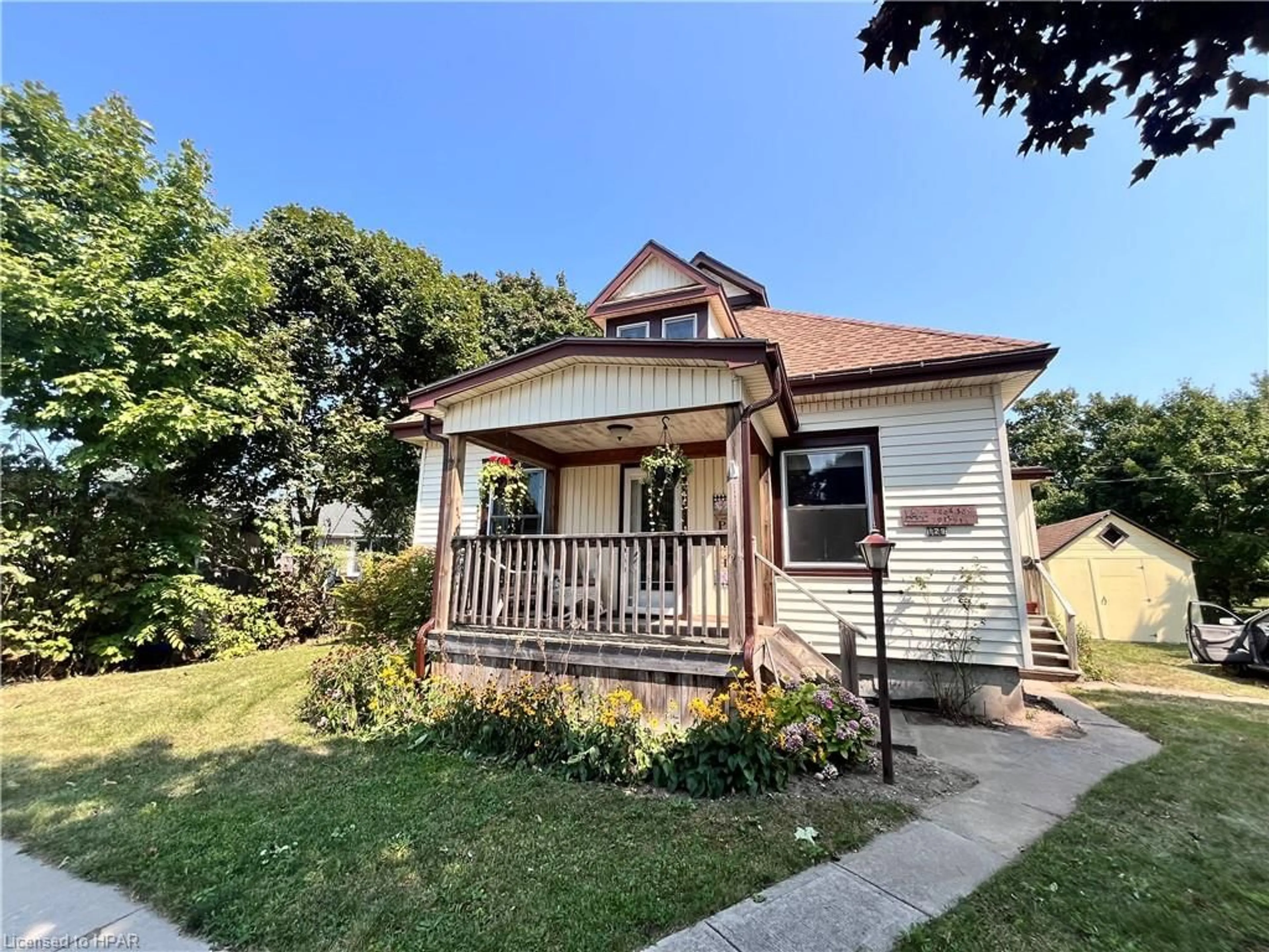 Frontside or backside of a home, cottage for 129 Hincks St, Goderich Ontario N7A 3C6