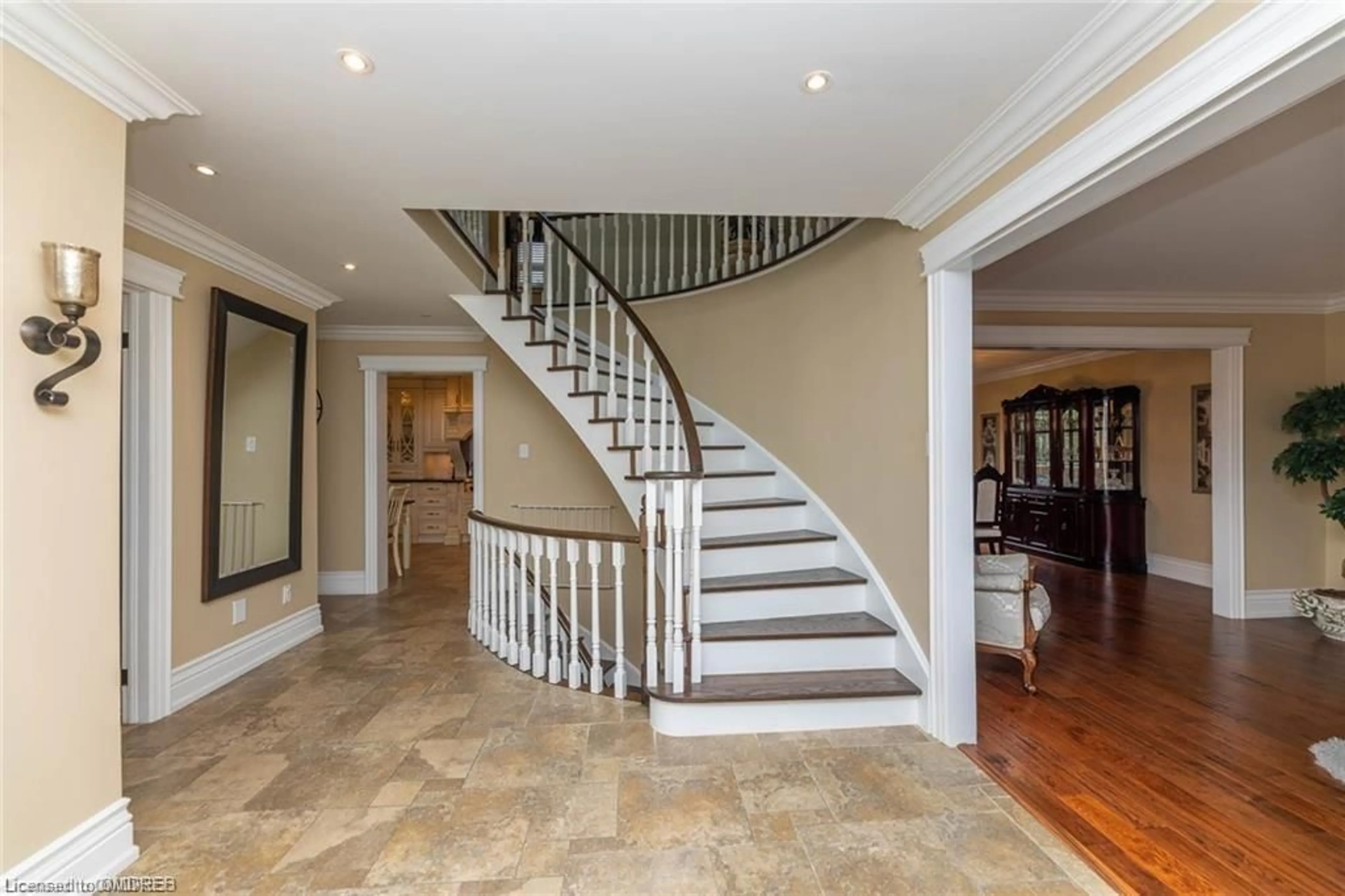 Indoor foyer, wood floors for 2123 Kawartha Cres, Mississauga Ontario L5H 3P8