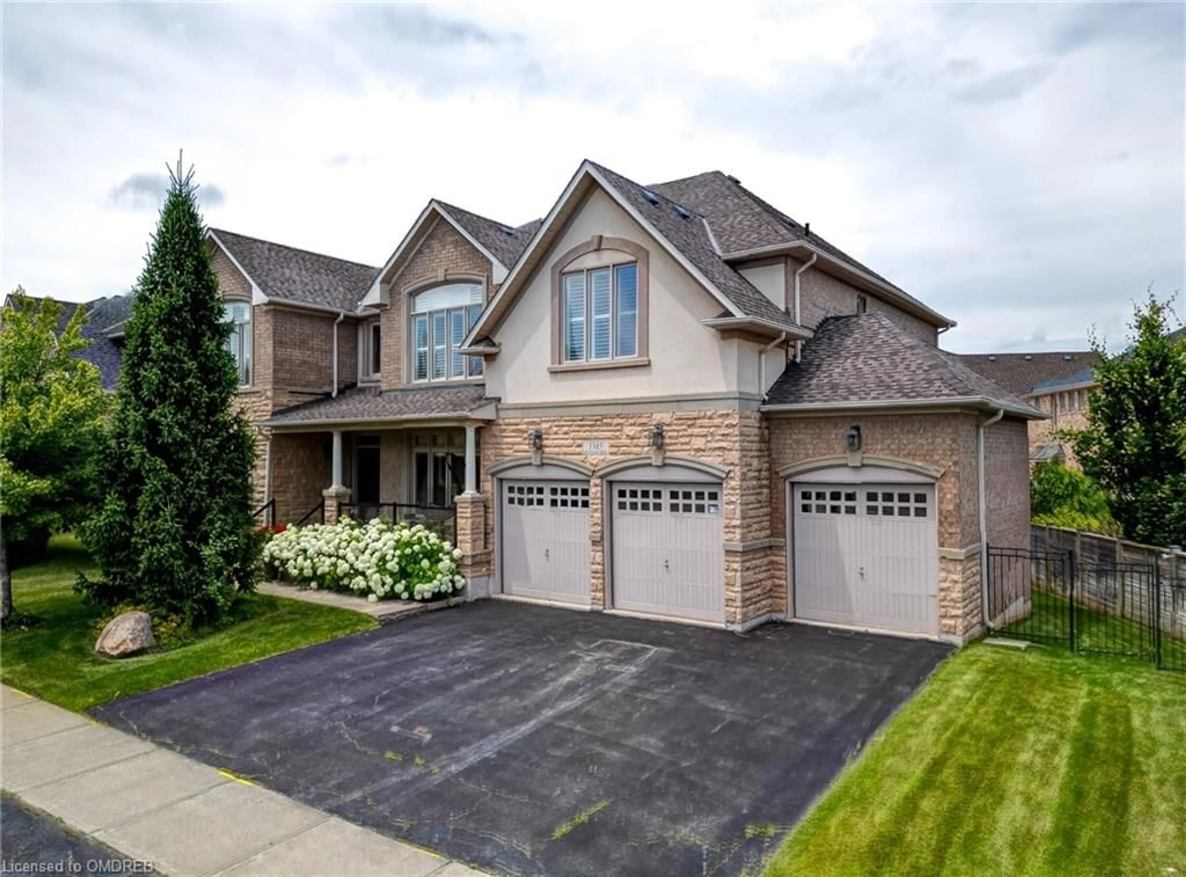 Home with brick exterior material for 1385 Arrowhead Rd, Oakville Ontario L6H 7P7